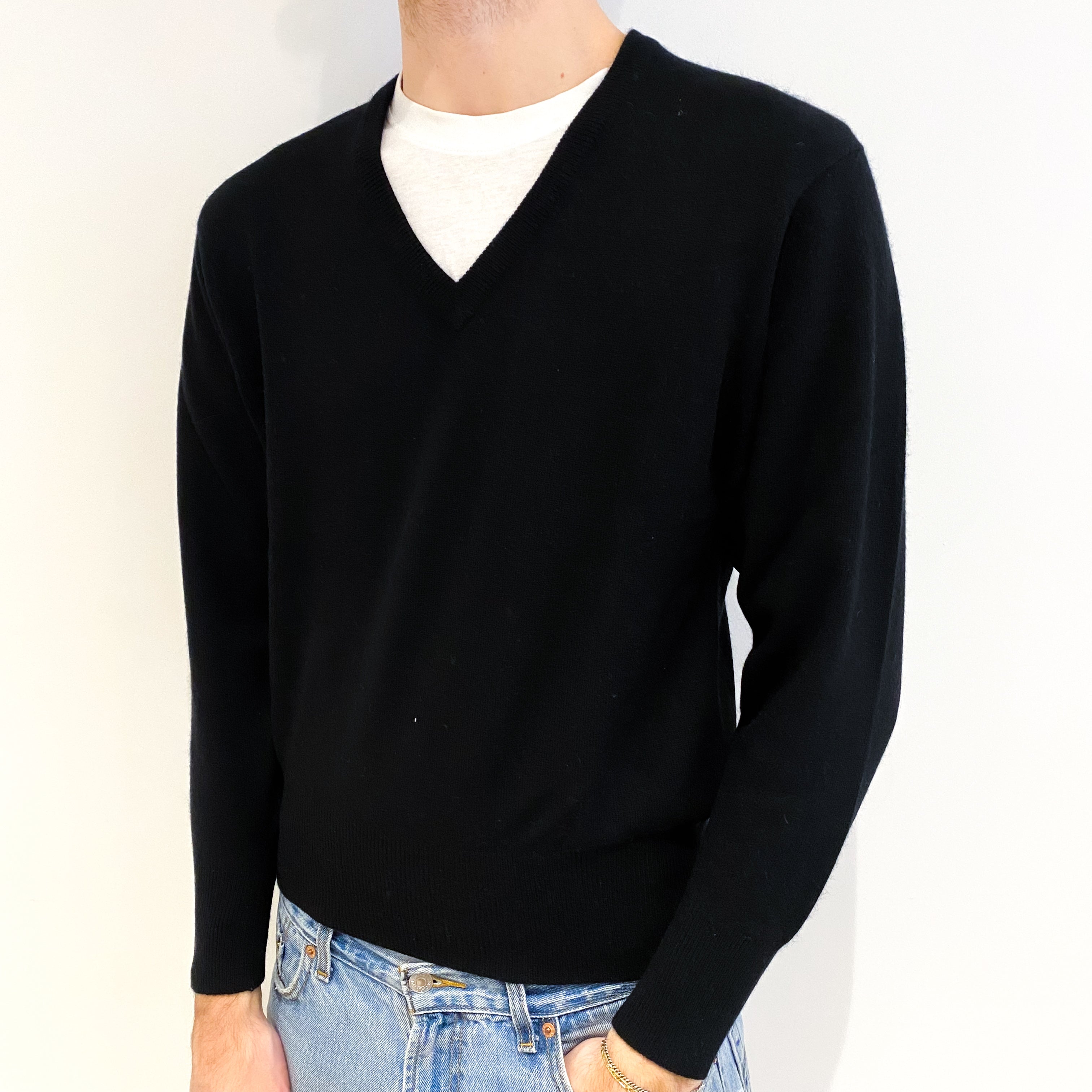 Men's Black Cashmere V Neck Jumper Large