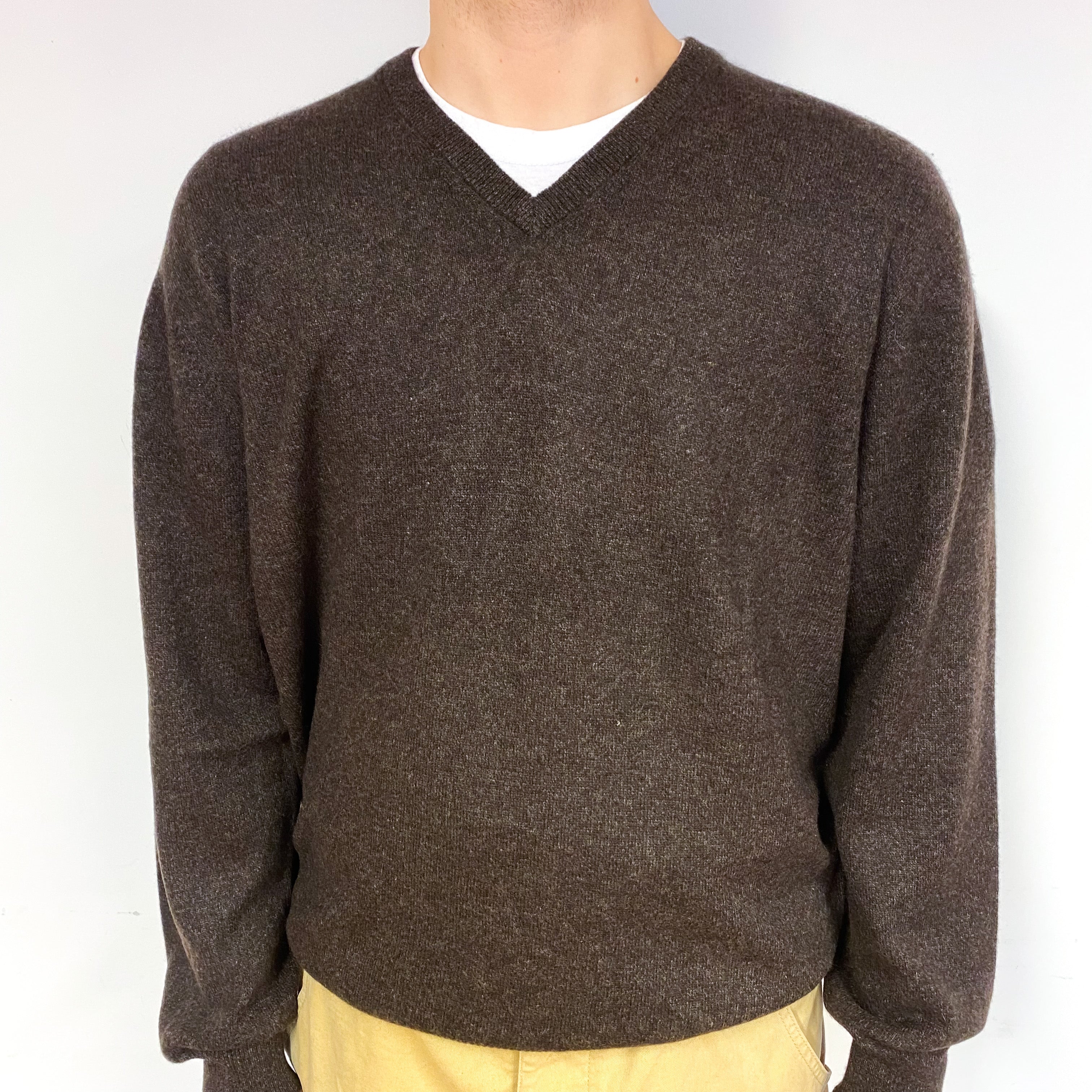 Men's Dark Chocolate Brown Cashmere V-Neck Jumper Large