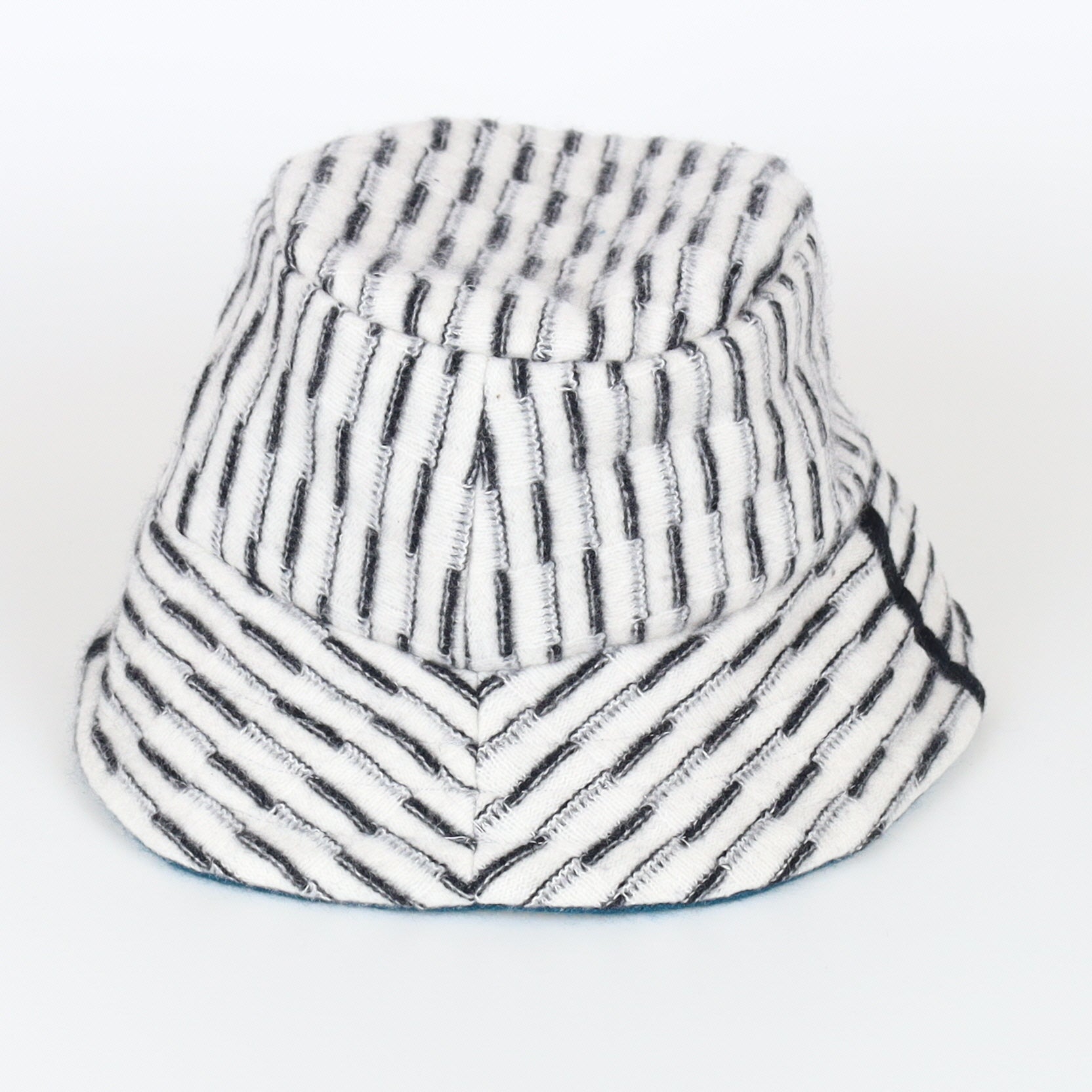 Black and Cream Textured Reversible Cashmere Bucket Hat Small