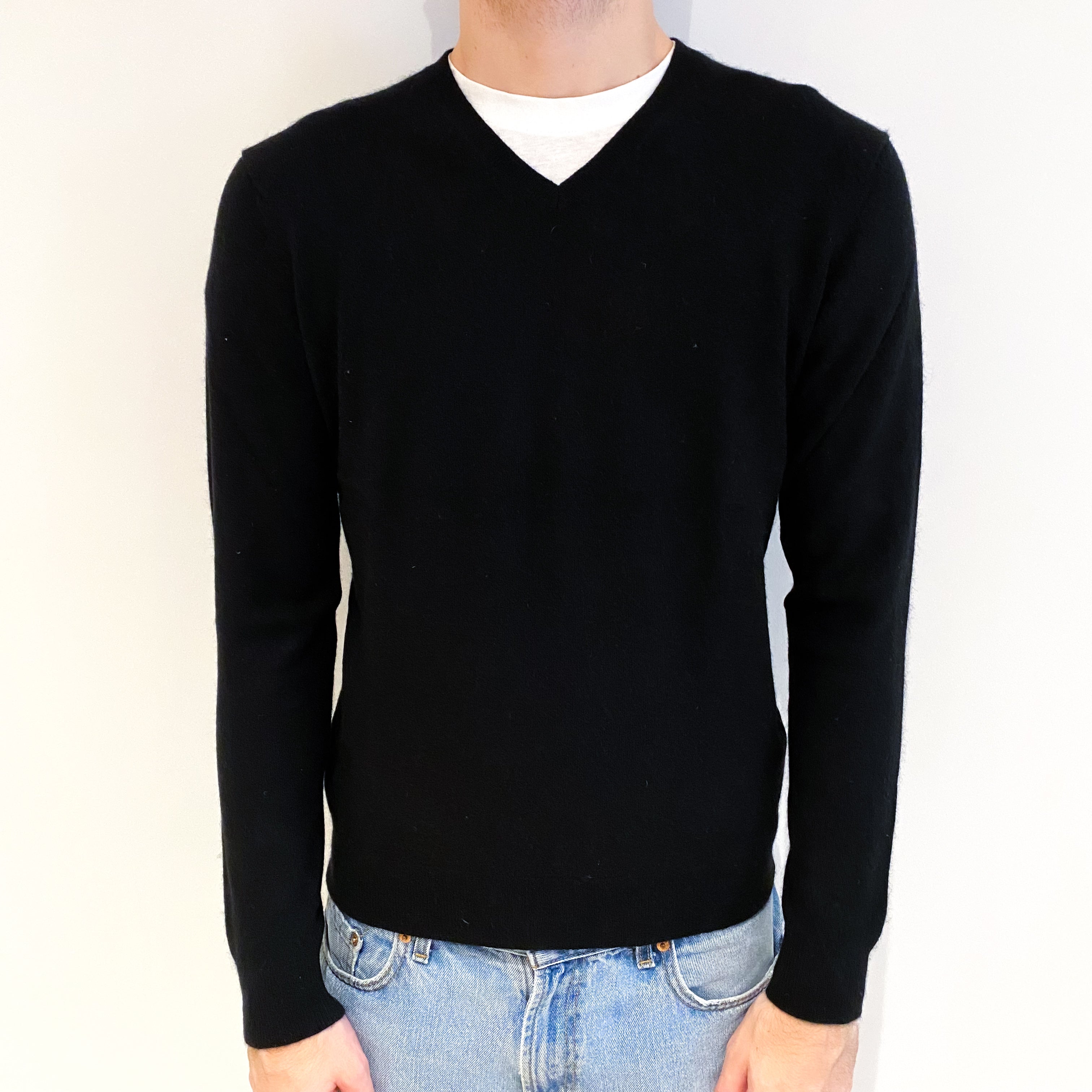 Men's Black Cashmere V Neck Jumper Medium