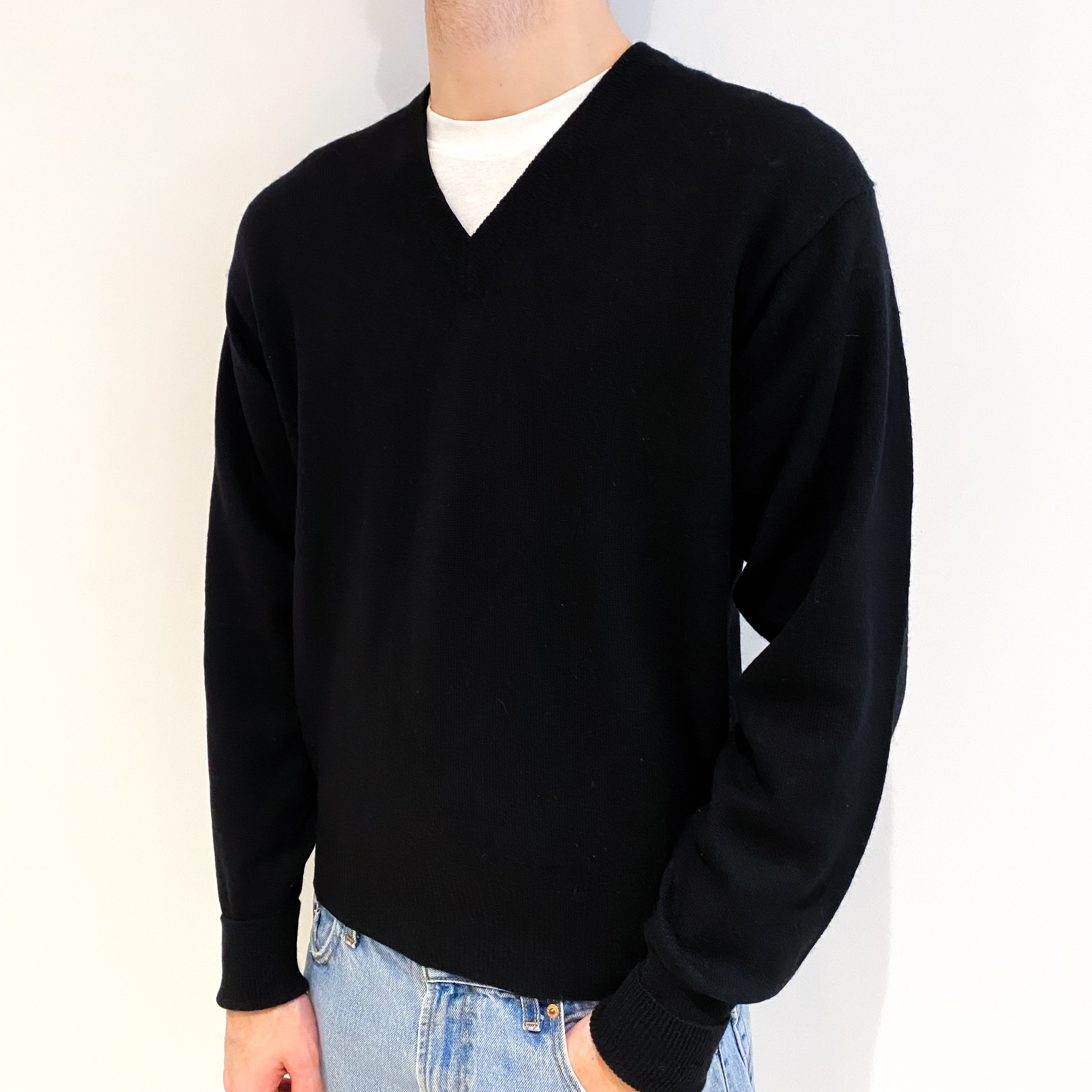 Men's Black Cashmere V Neck Jumper Medium