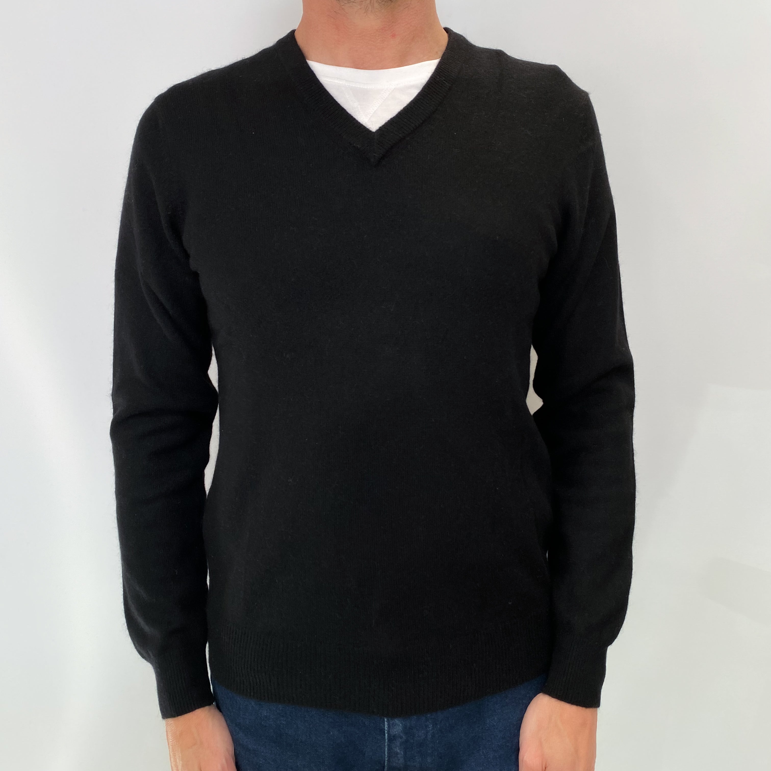 Black Men's Cashmere V Neck Jumper Small