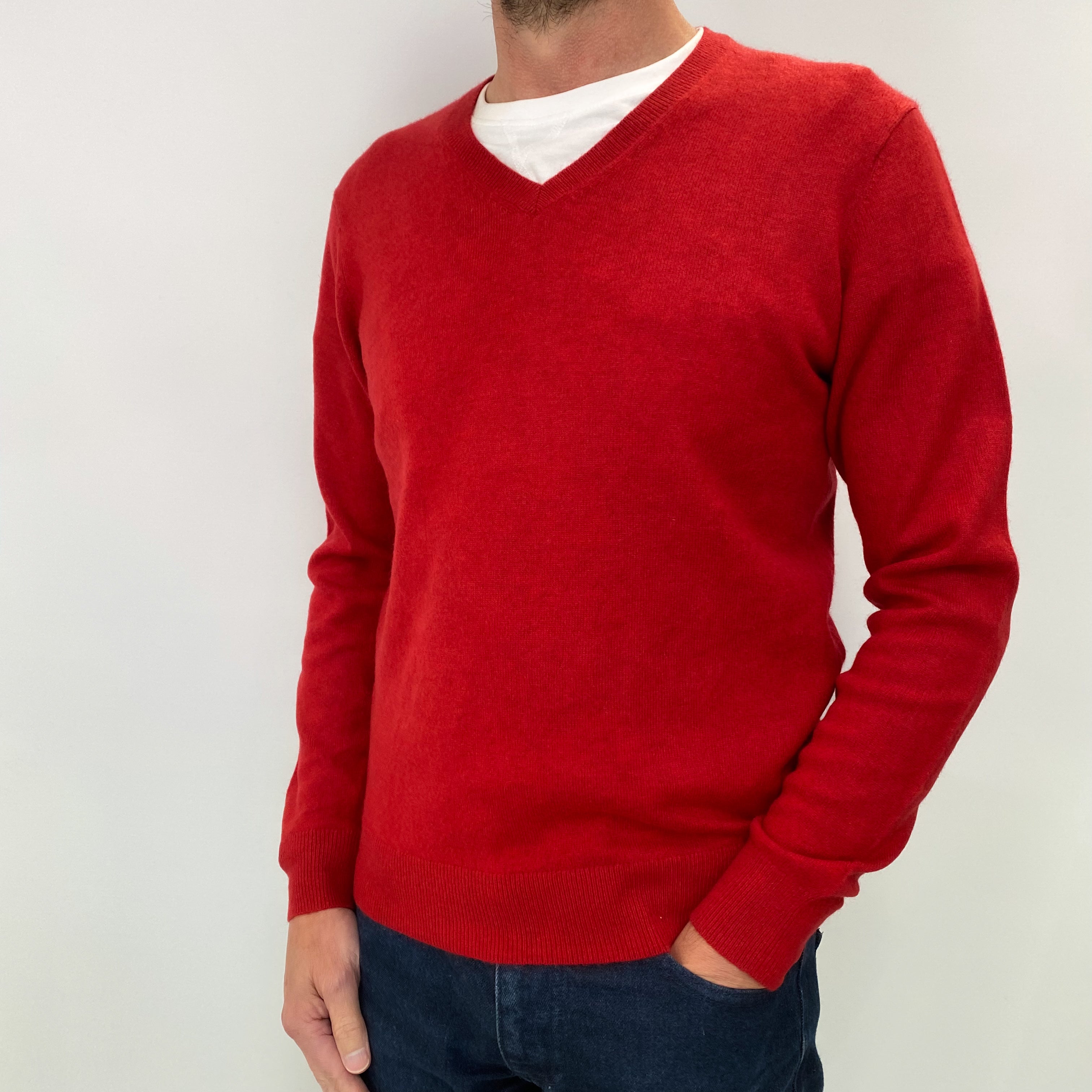 Scarlet Red Men's Cashmere V Neck Jumper Small