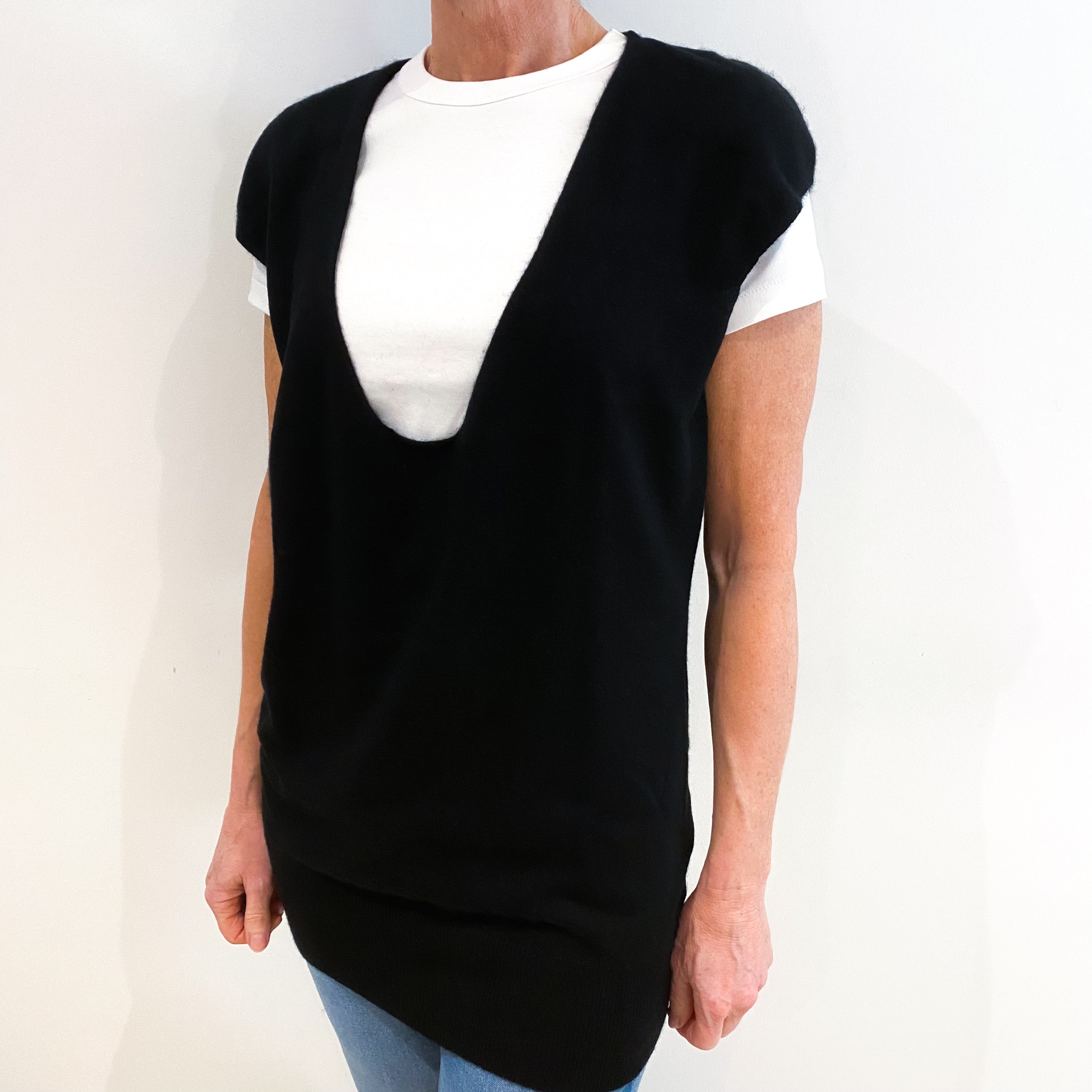 Vince Black Cashmere Low V Neck Capped Sleeve Top Small