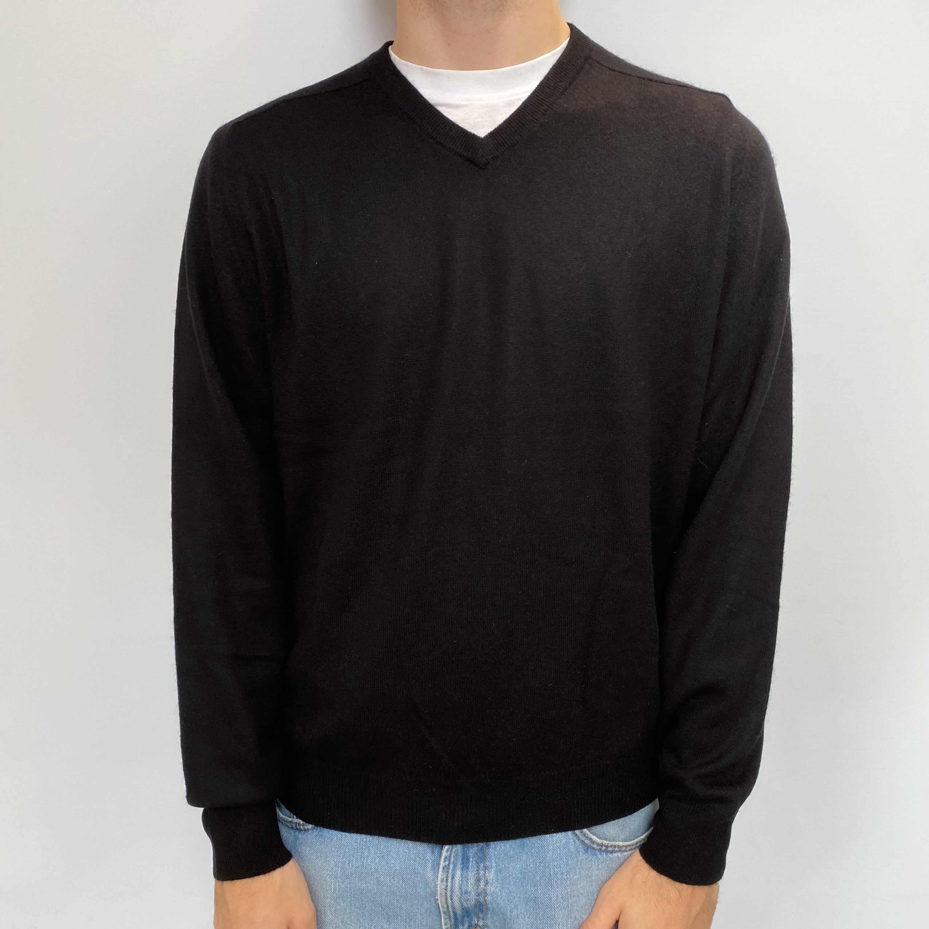 Men's Black Cashmere V Neck Jumper Large