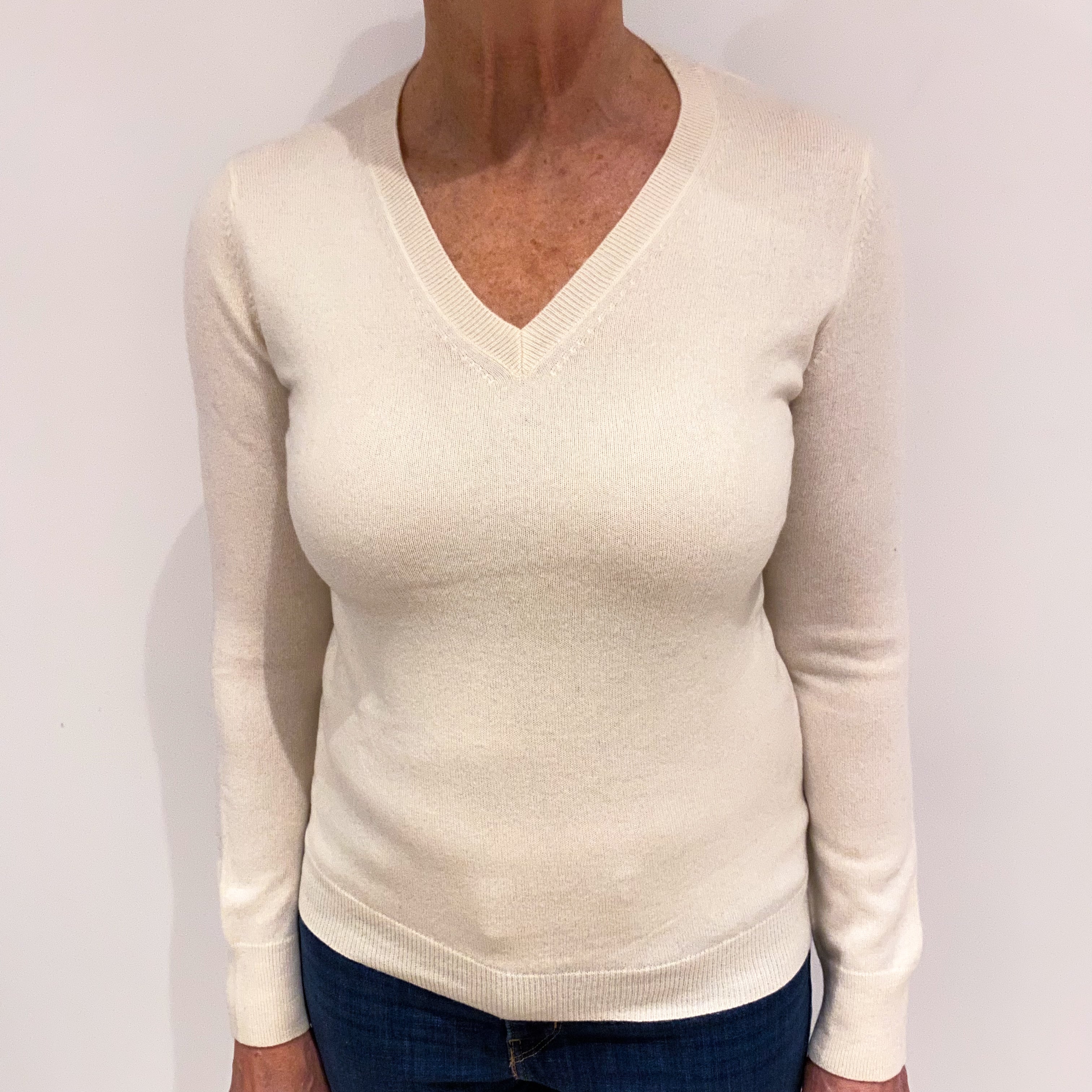 Vanilla Cream Cashmere V Neck Jumper Medium