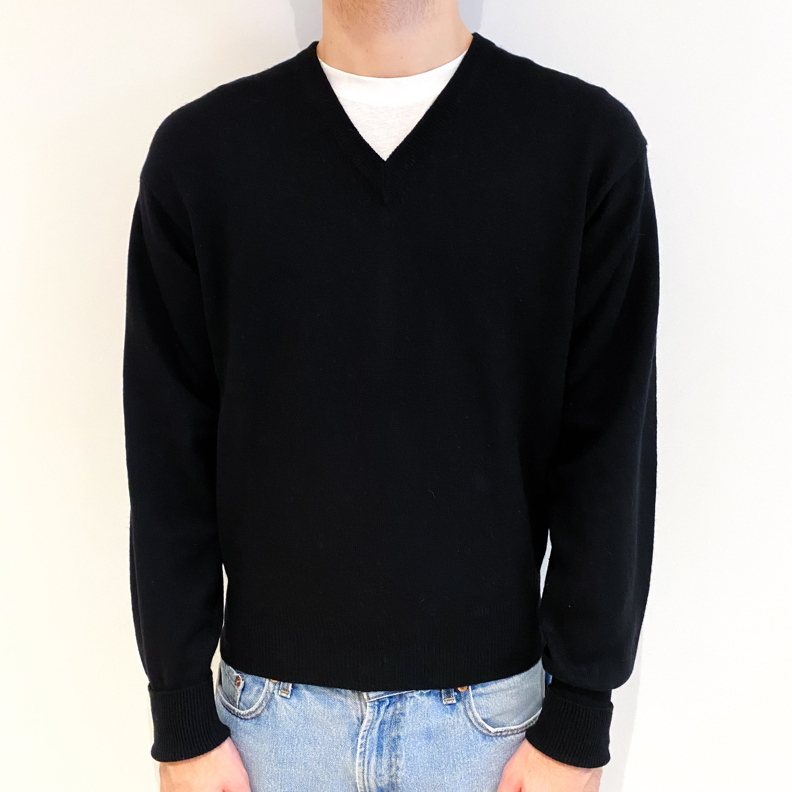 Men's Black Cashmere V Neck Jumper Medium