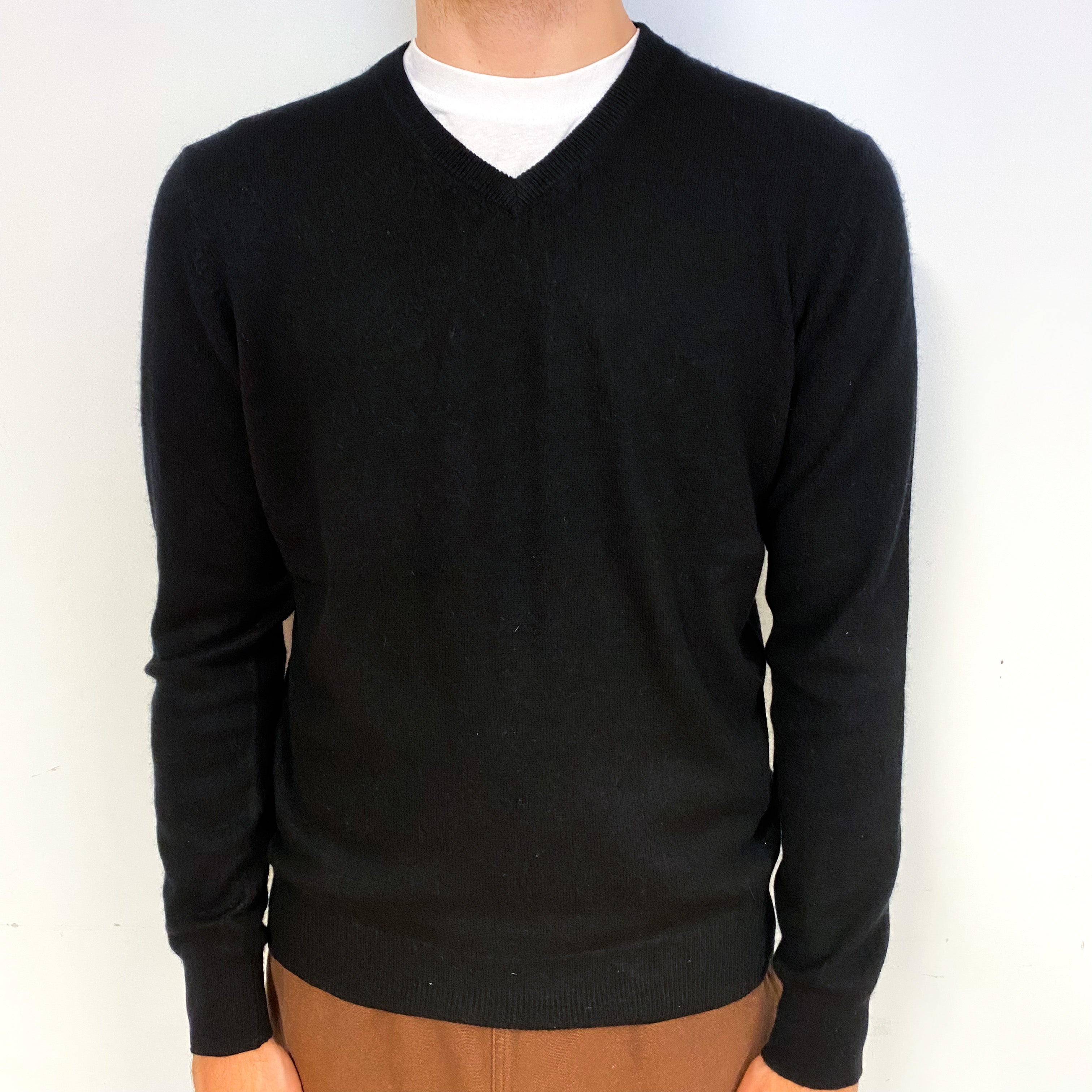 Men's Black Cashmere V-Neck Jumper Large