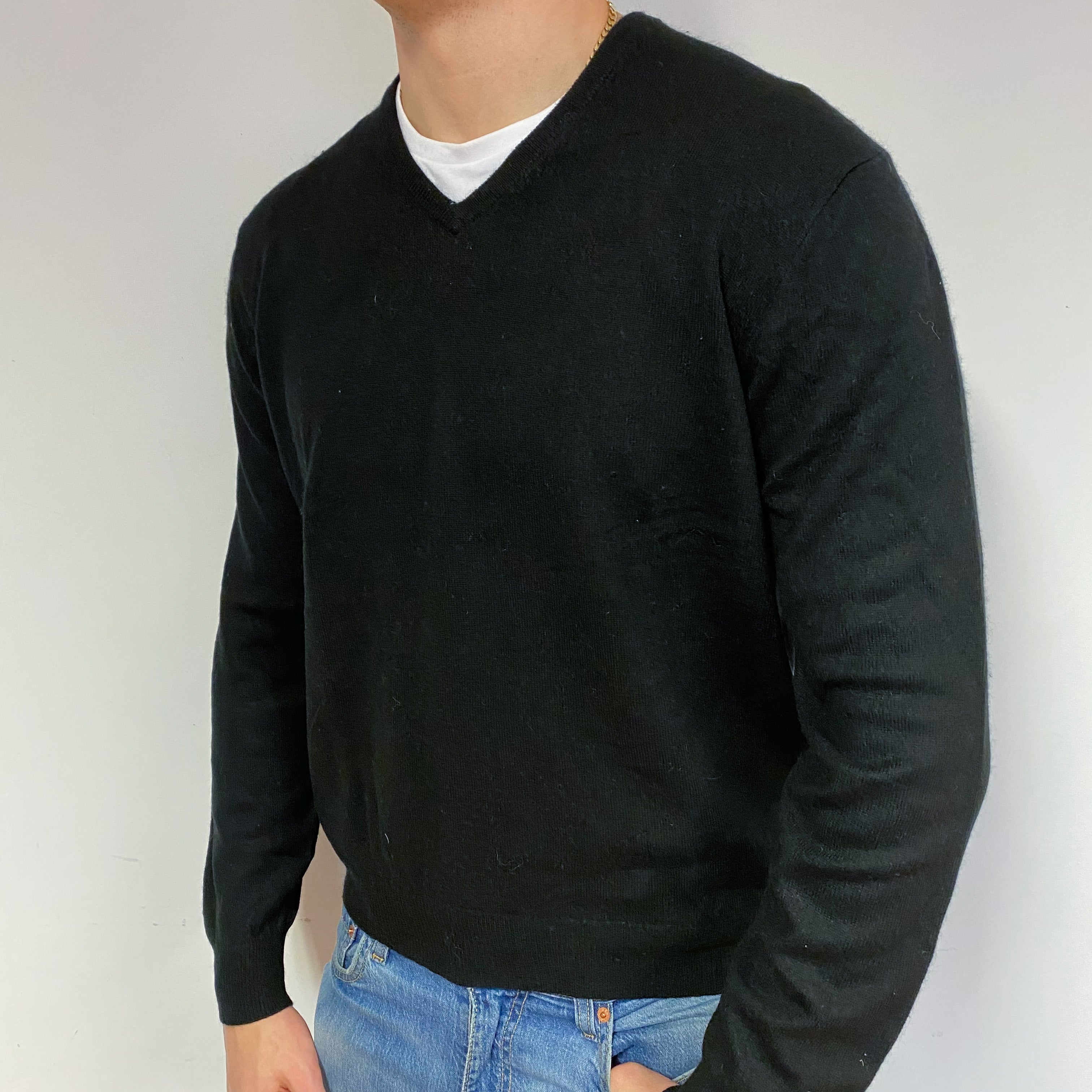 Men's Black Cashmere V-Neck Jumper XL