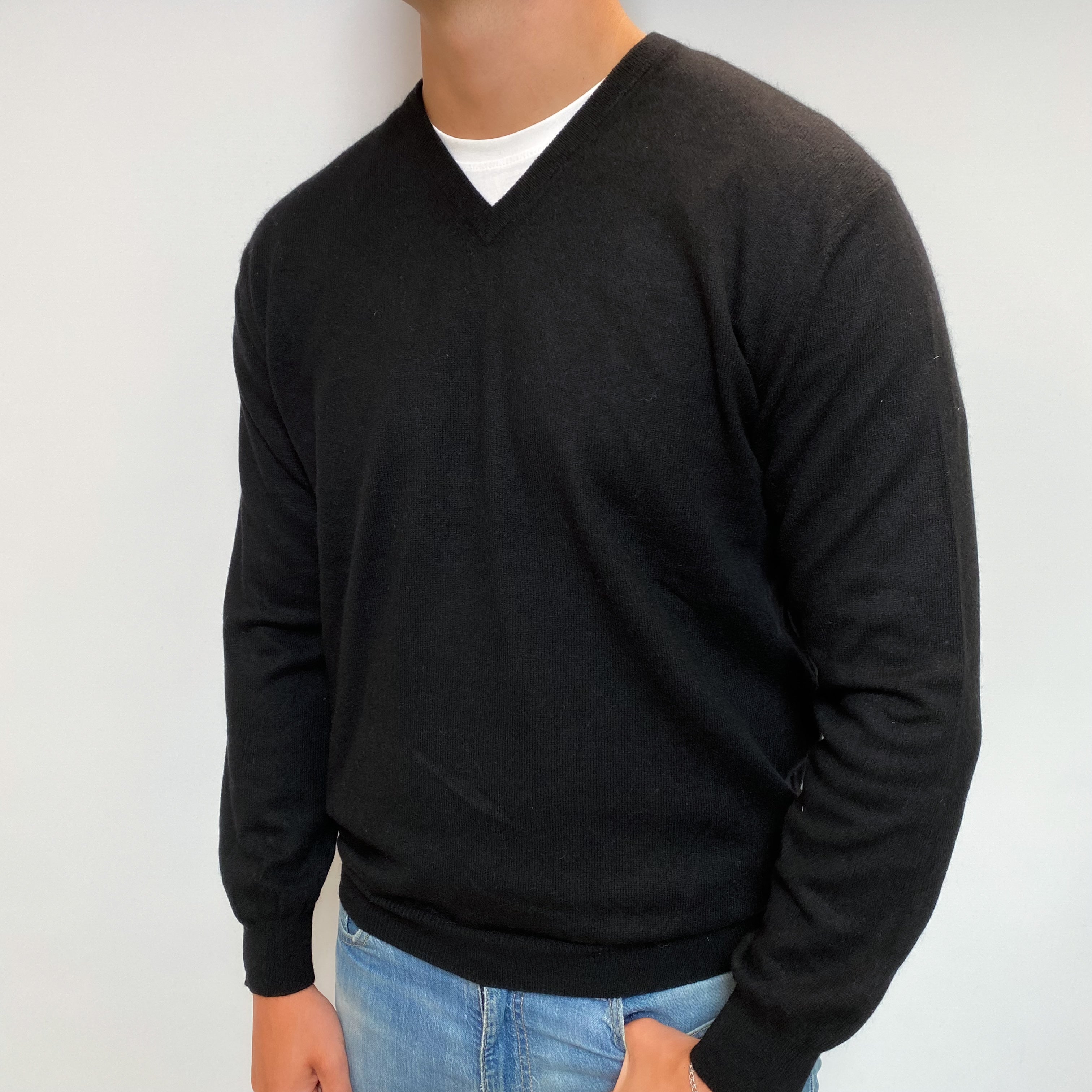 Men's Black Cashmere V Neck Jumper XL