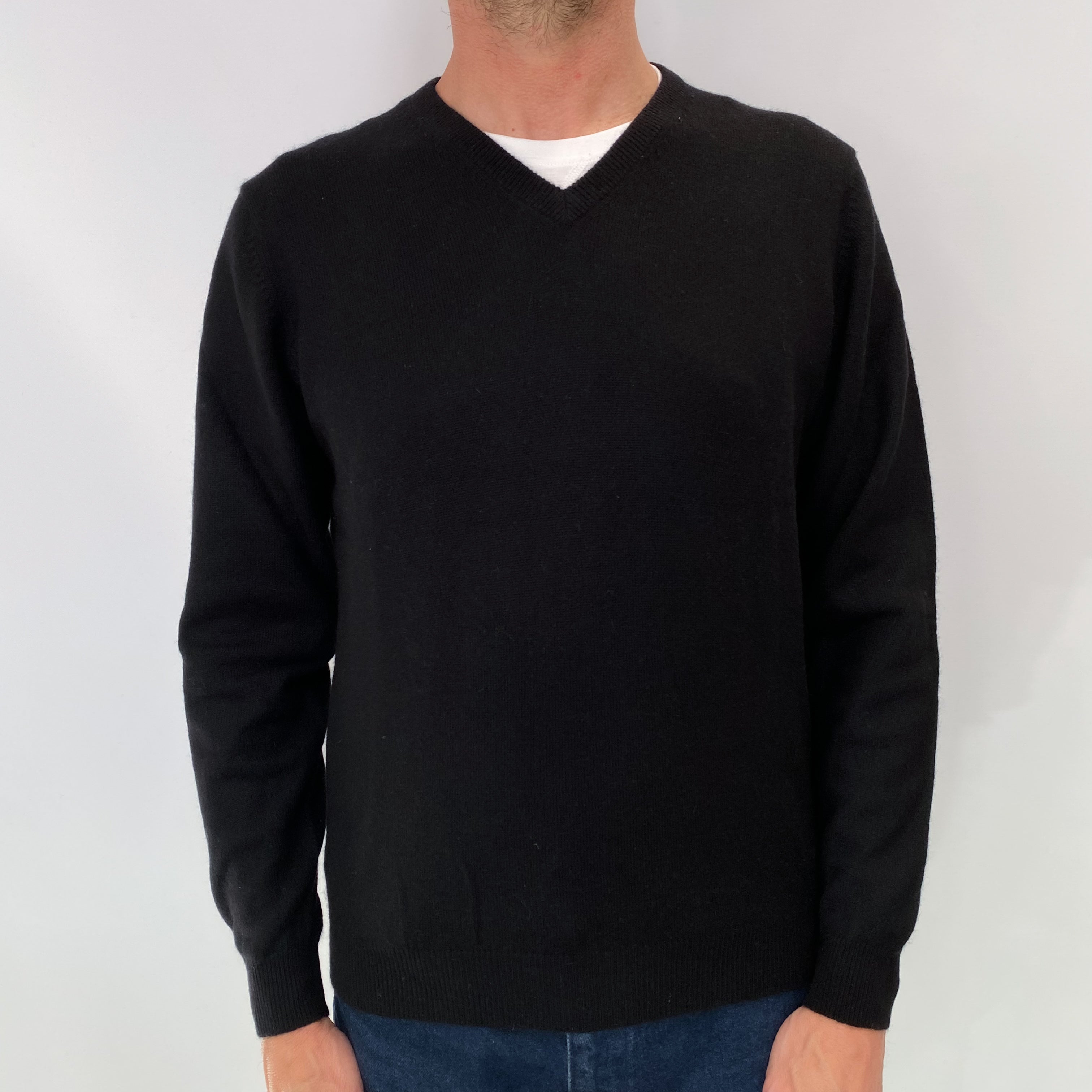 Black Men's Cashmere V Neck Jumper Small