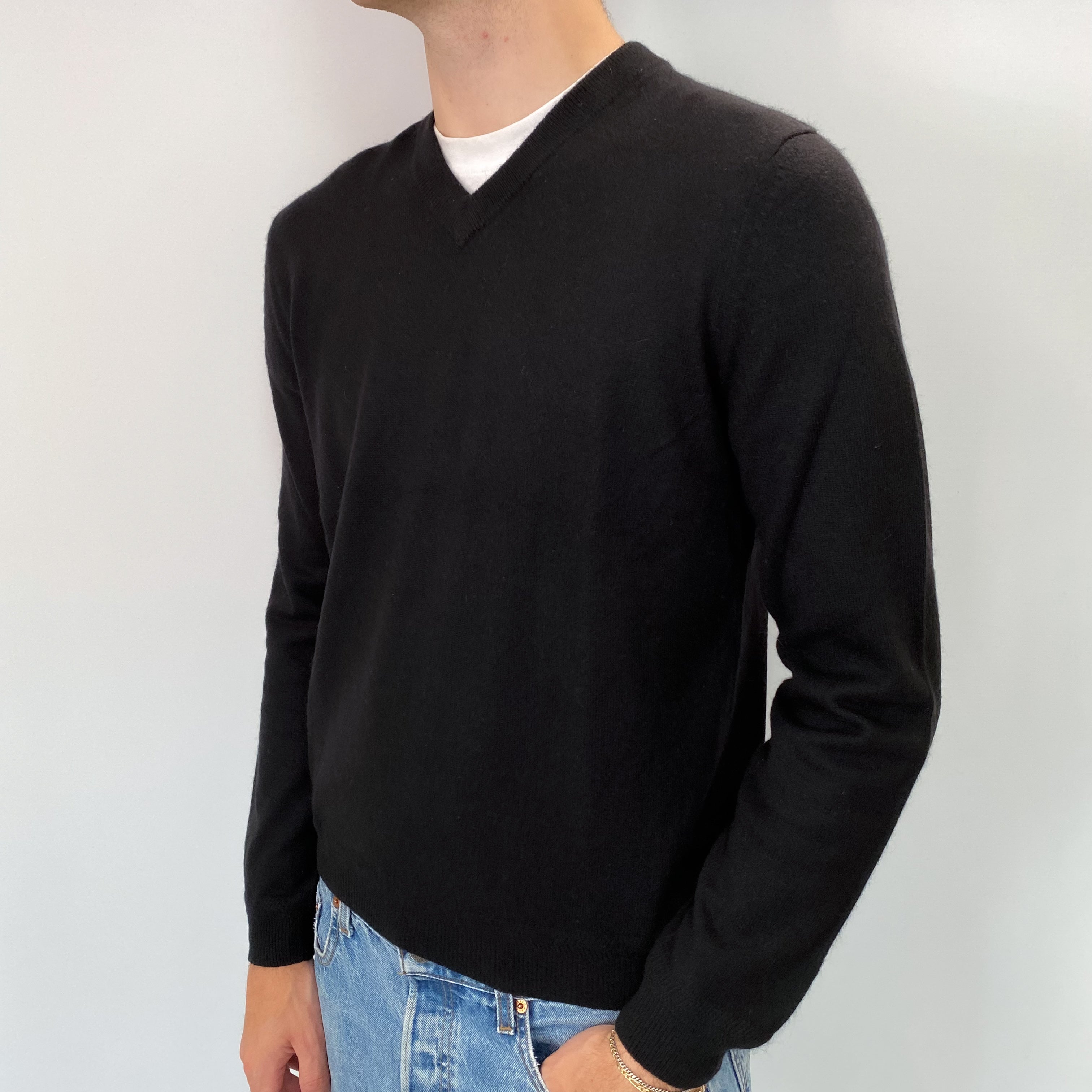 Men's Black Cashmere V Neck Jumper Medium