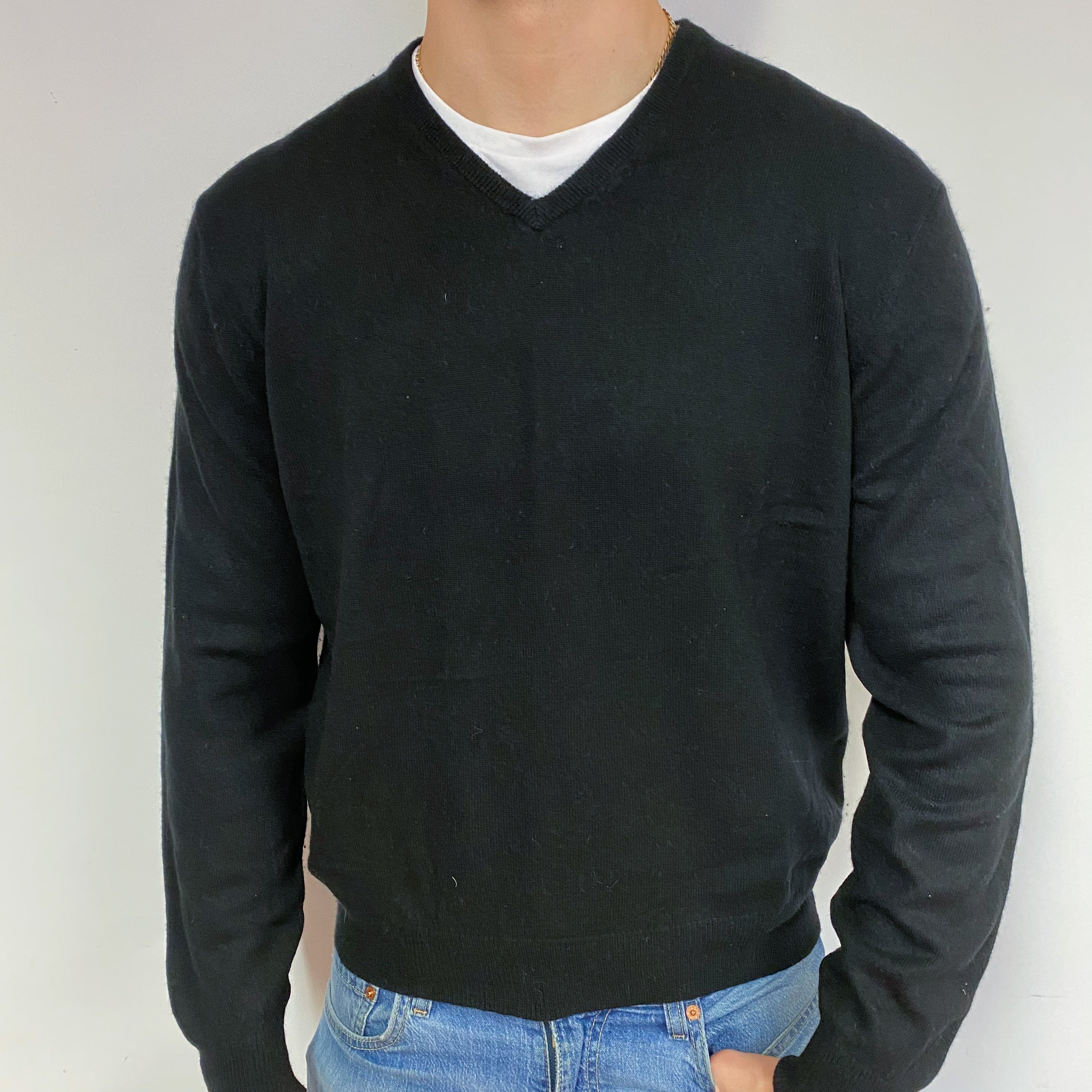 Men's Black Cashmere V-Neck Jumper XL