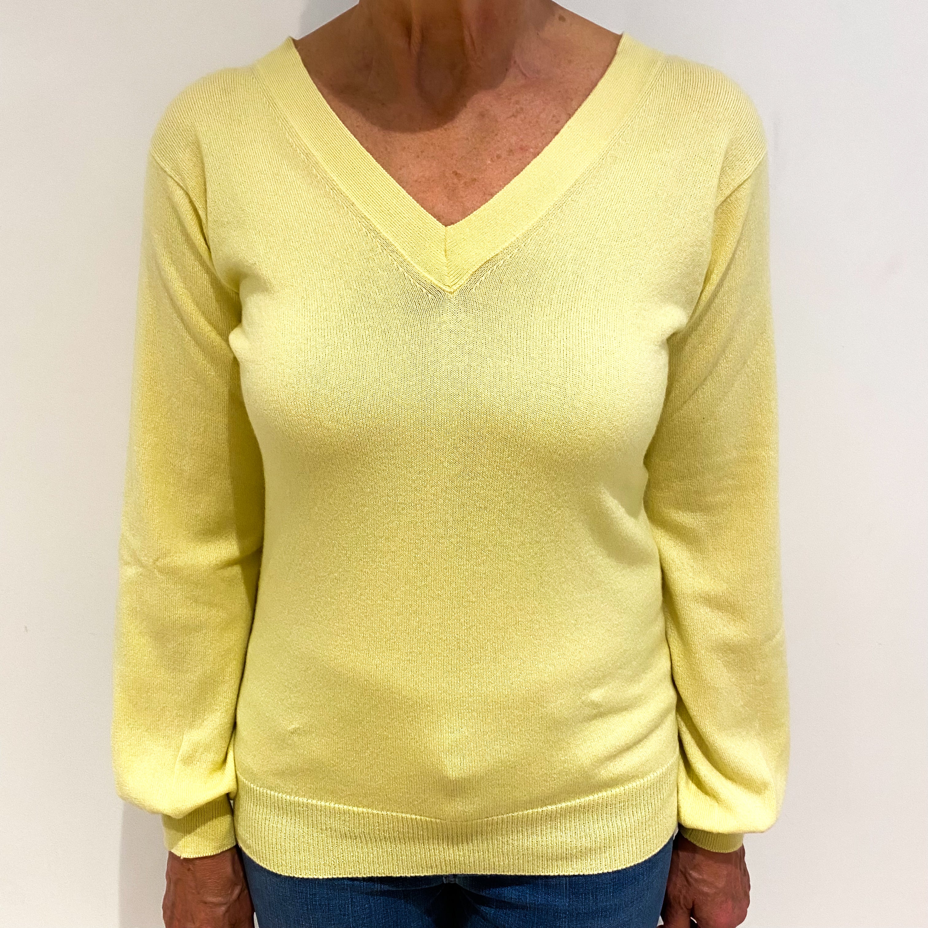 Brand New Scottish Primrose Yellow Cashmere V Neck Jumper Medium