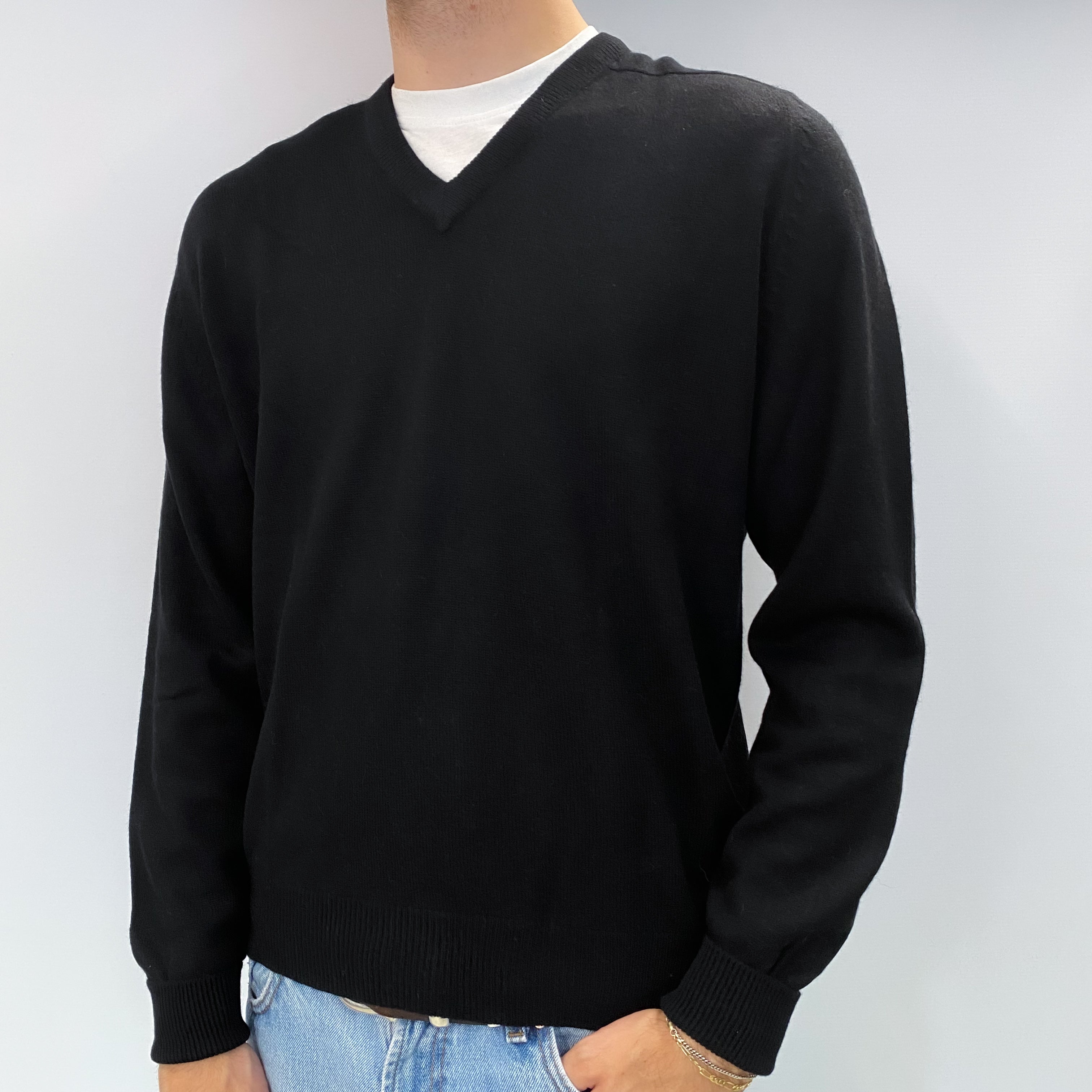 Men's Black Cashmere V Neck Jumper Large