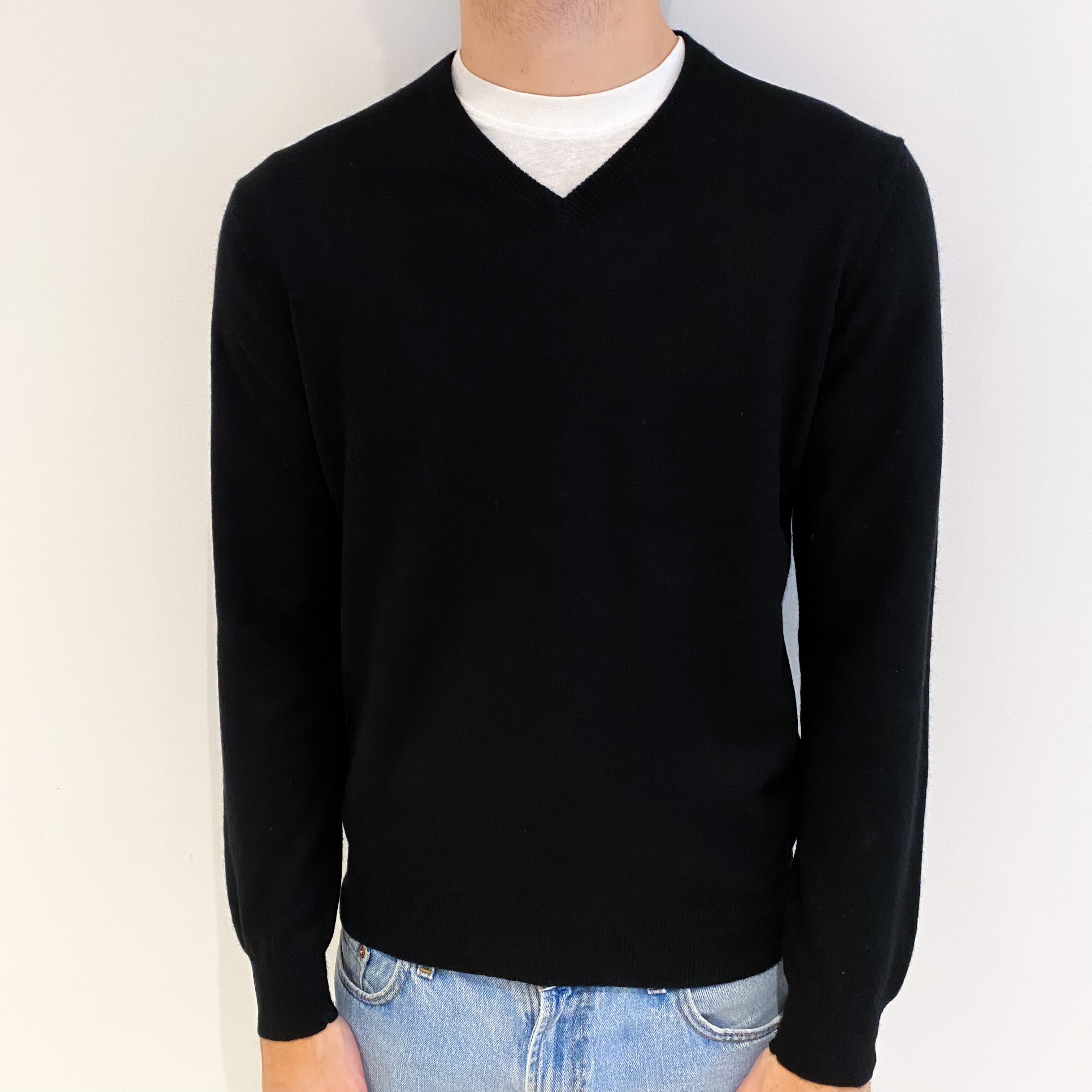 Men's Black Cashmere V Neck Jumper Large