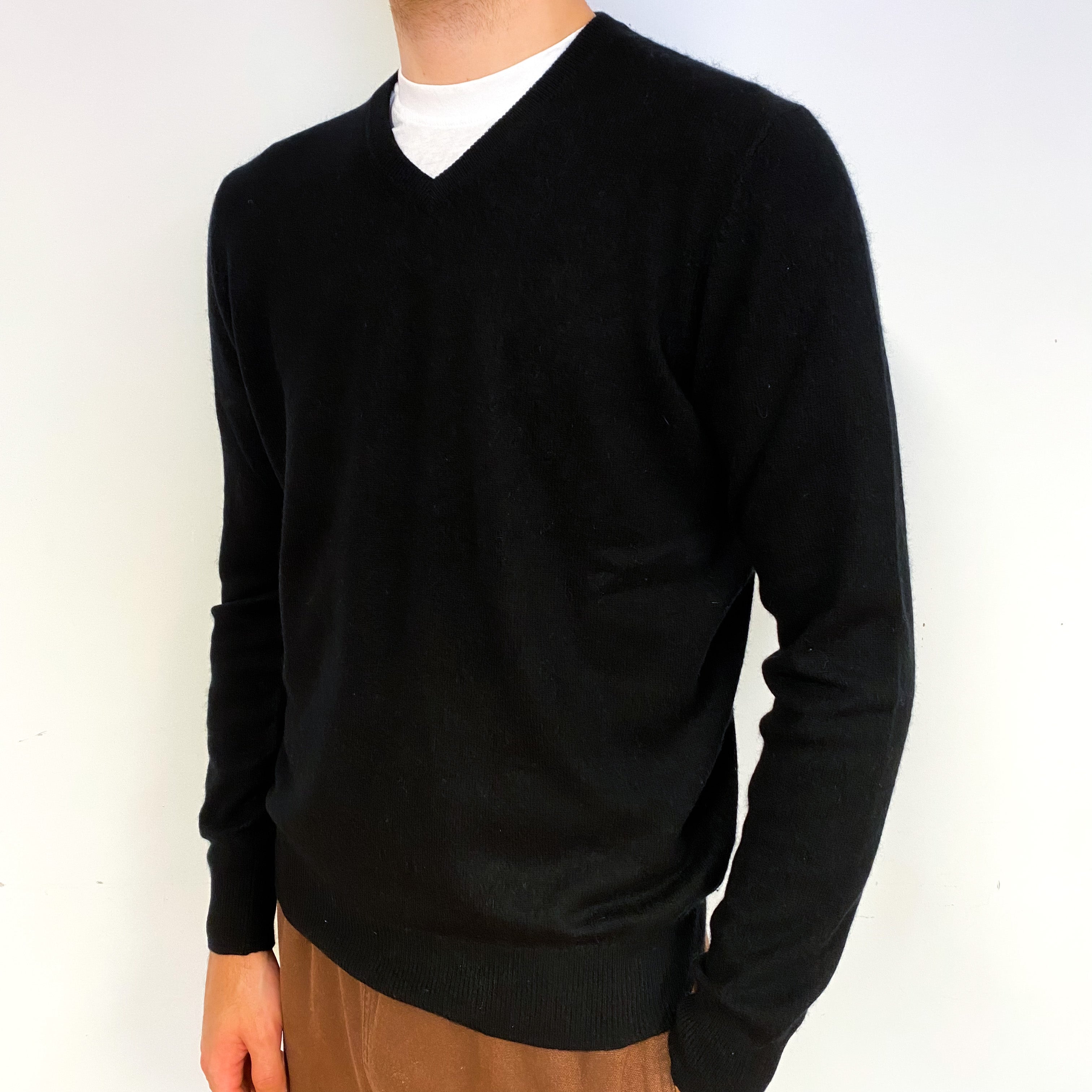 Men's Black Cashmere V-Neck Jumper Large