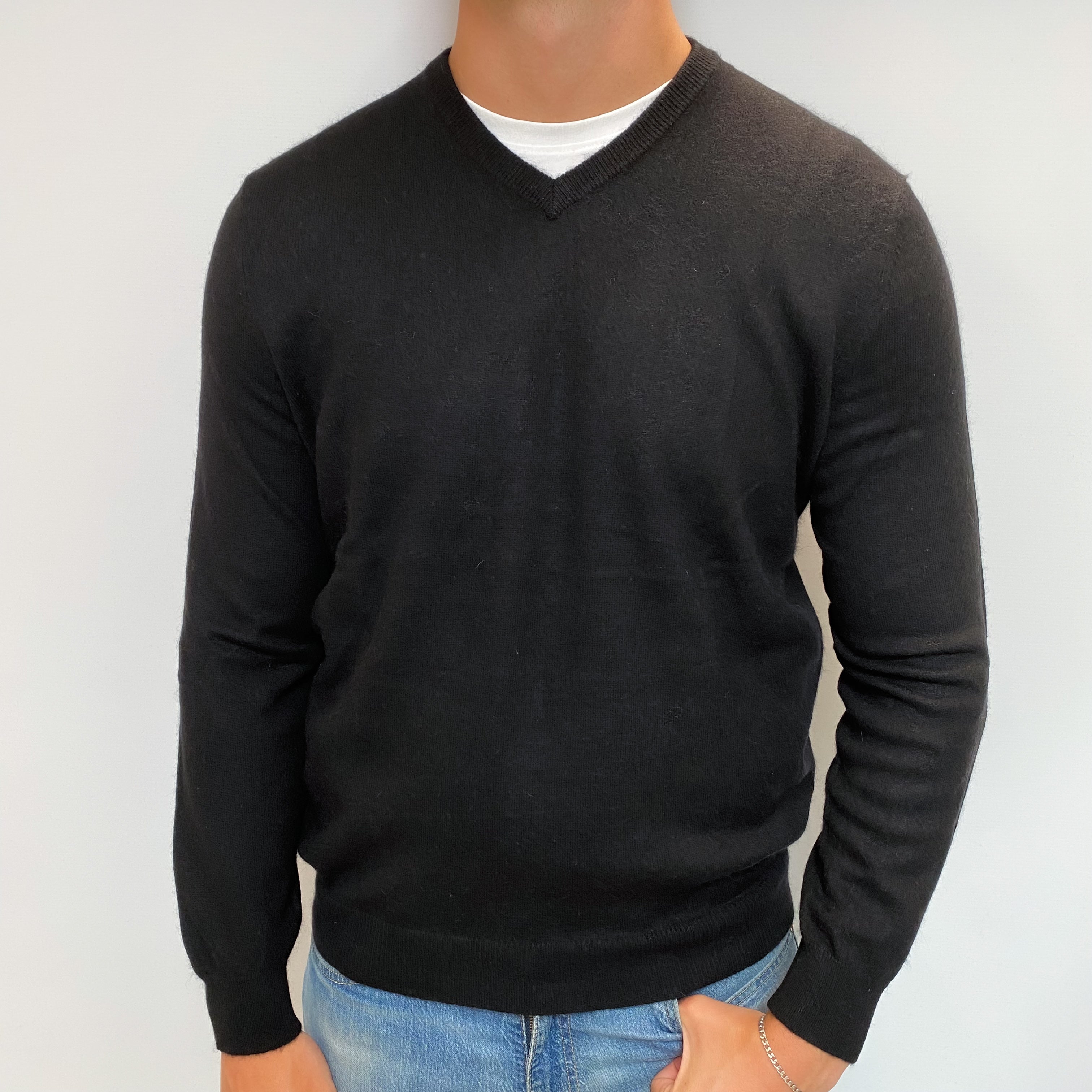 Men's Black Cashmere V Neck Jumper XL