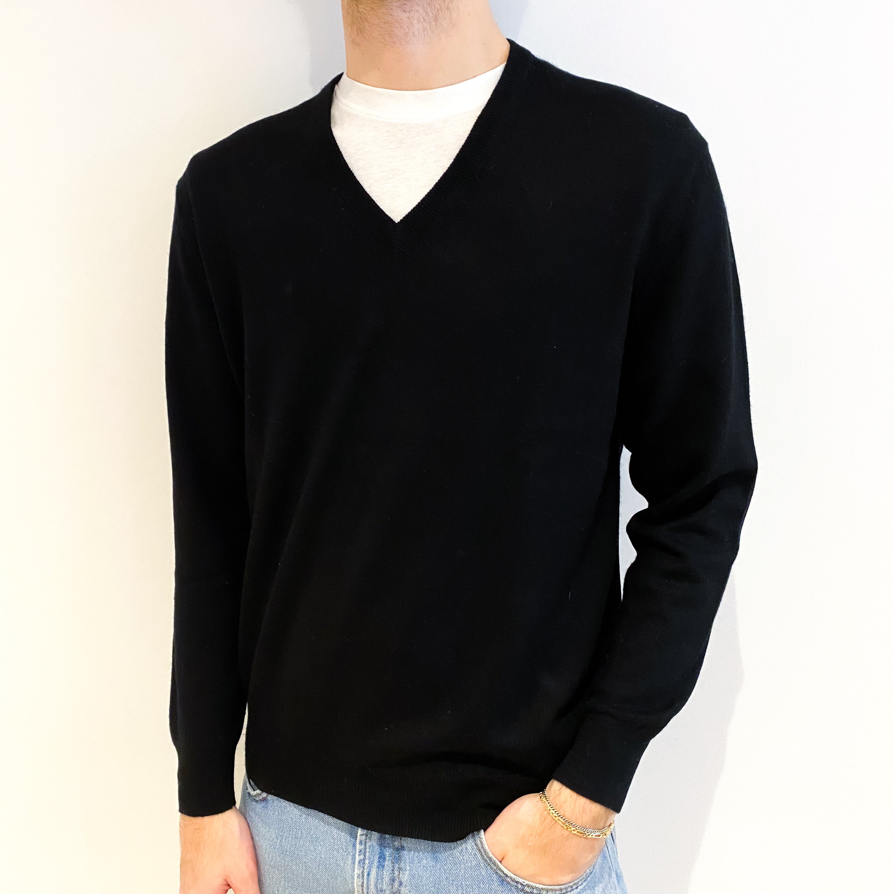 Men's Black Cashmere V Neck Jumper Large