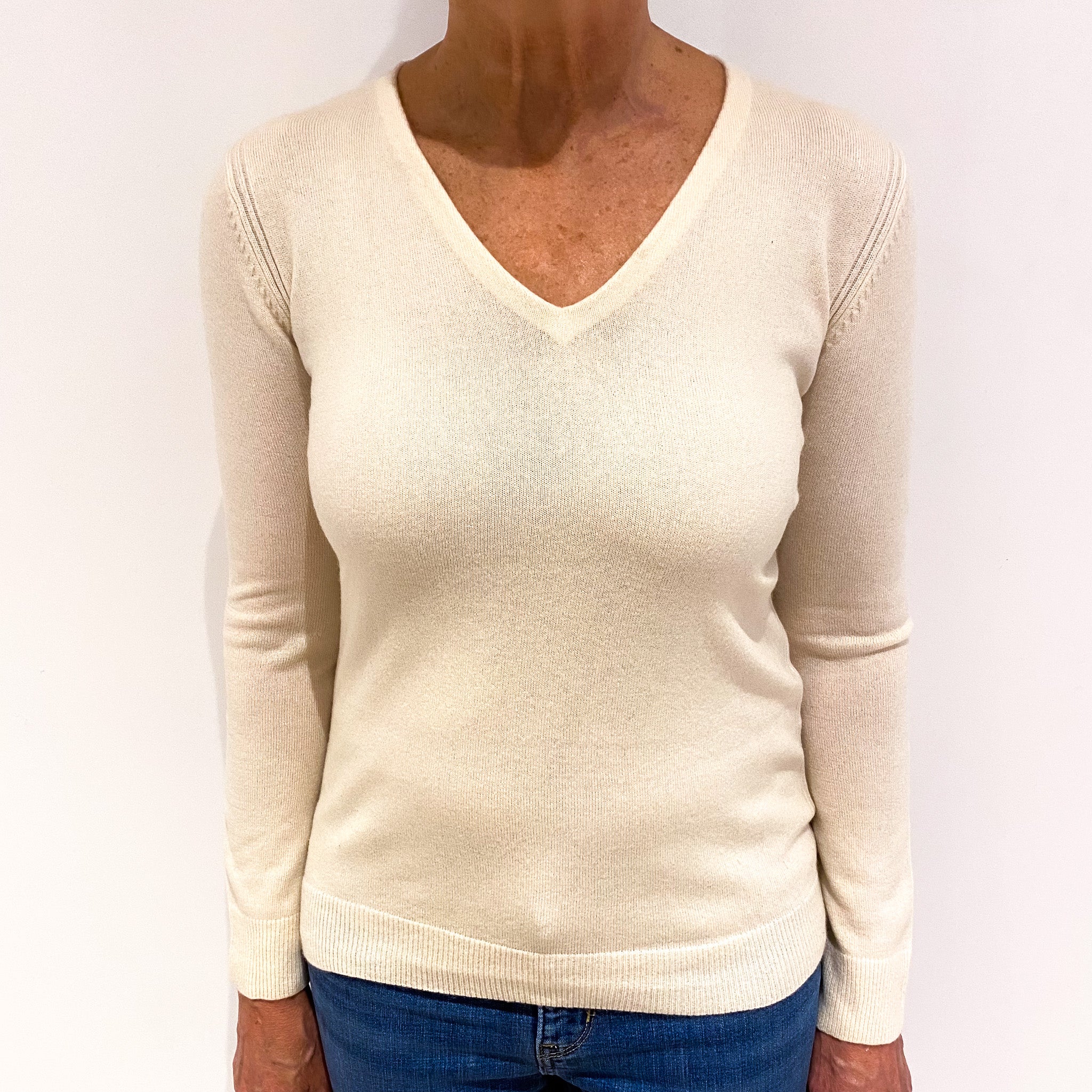 Vanilla Cashmere V Neck Jumper Medium