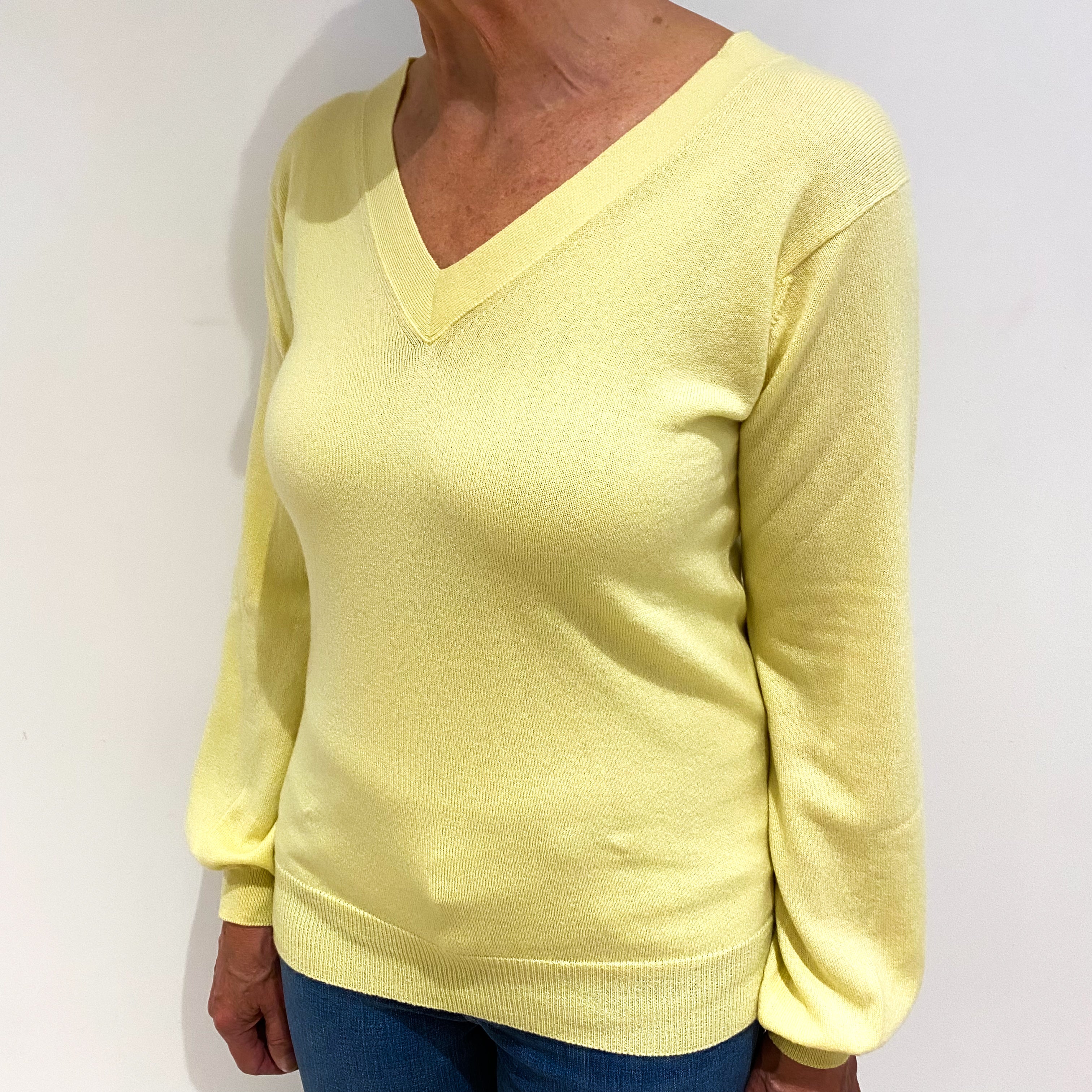 Brand New Scottish Primrose Yellow Cashmere V Neck Jumper Medium