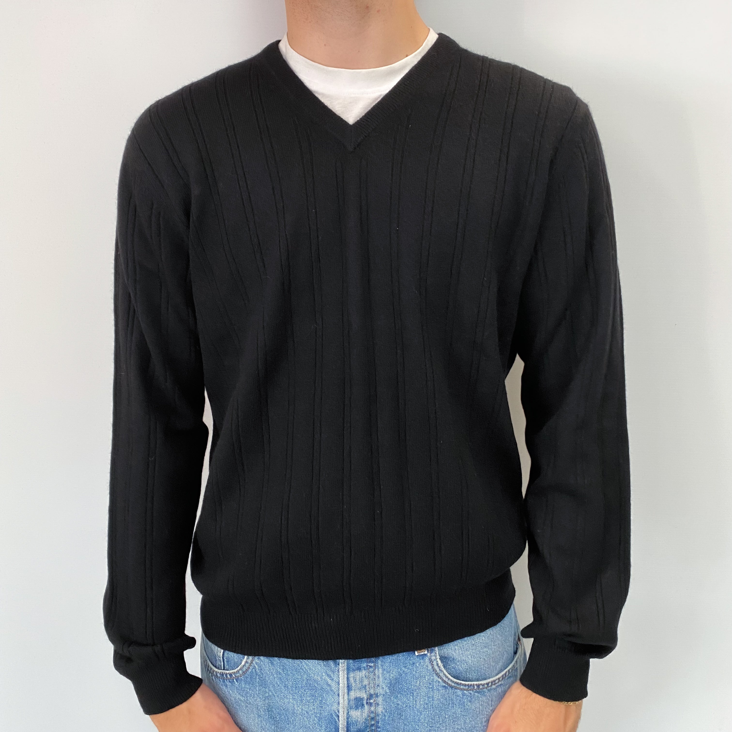 Men's Black Cashmere V Neck Jumper Medium