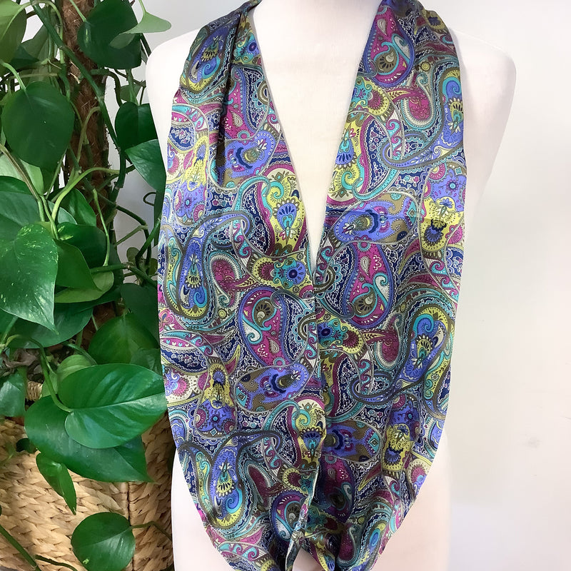 Boxed Ladycrow Paisley Design Modern Silk Scarf – NEARLY NEW CASHMERE CO.
