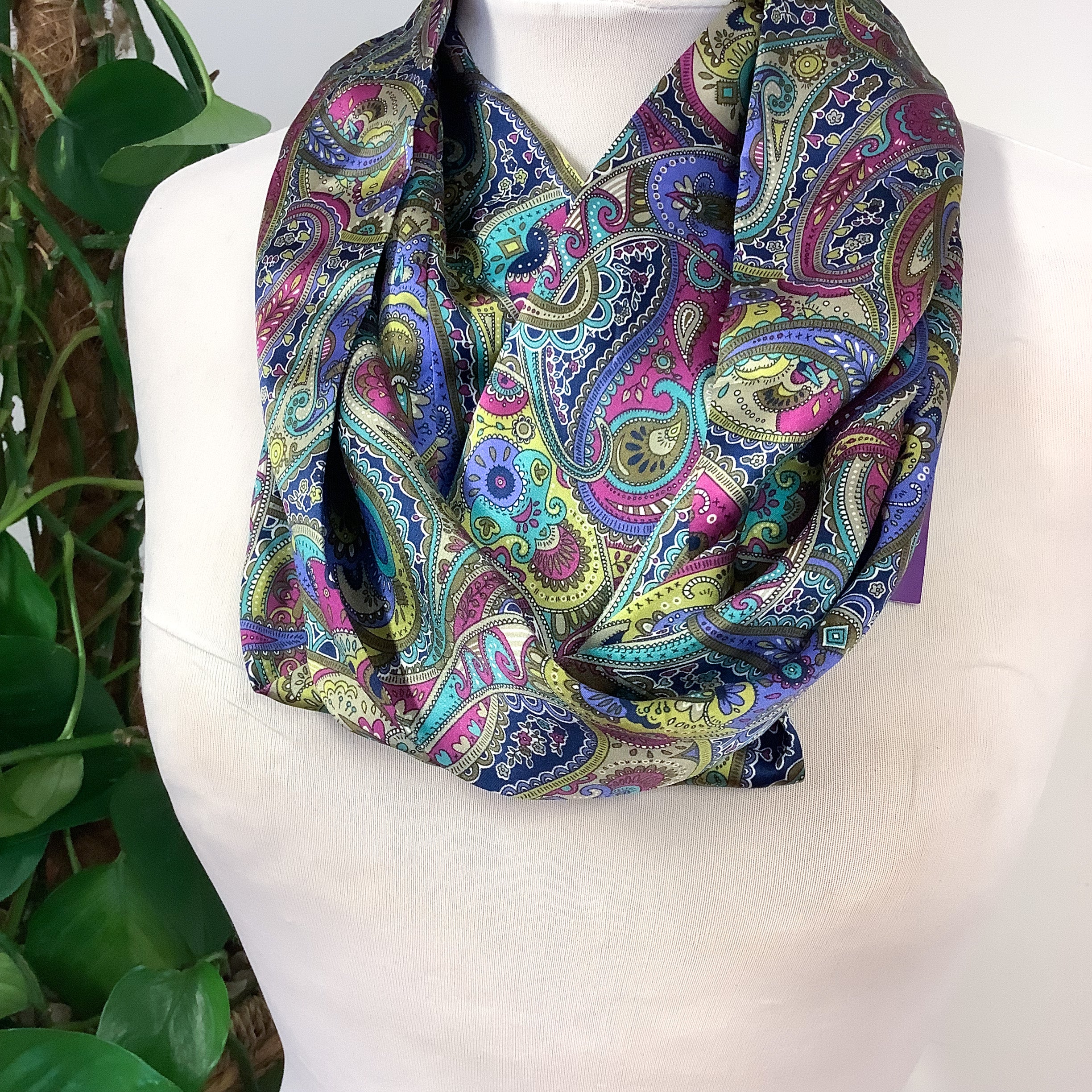 Boxed Ladycrow Paisley Design Modern Silk Scarf – NEARLY NEW CASHMERE CO.