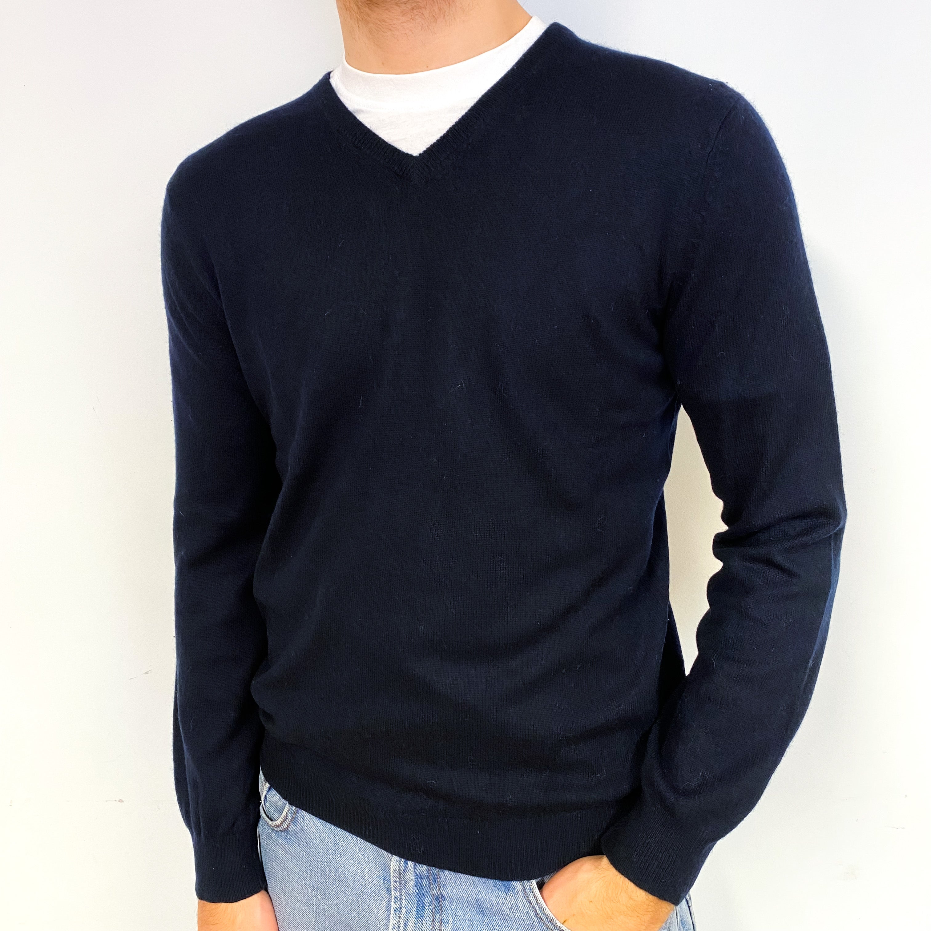 Men's Darkest Navy Blue Cashmere V-Neck Jumper Medium