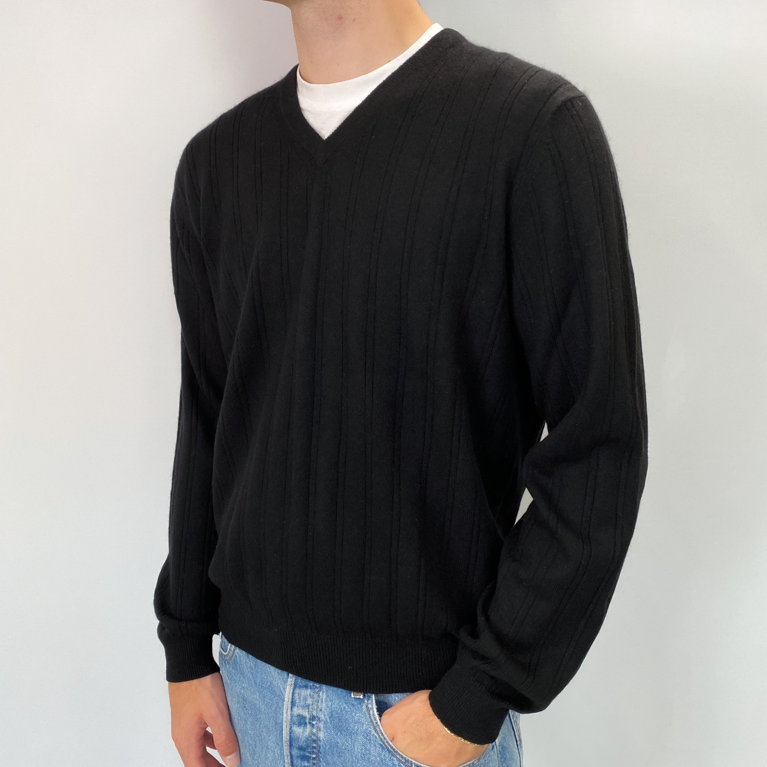 Men's Black Cashmere V Neck Jumper Medium