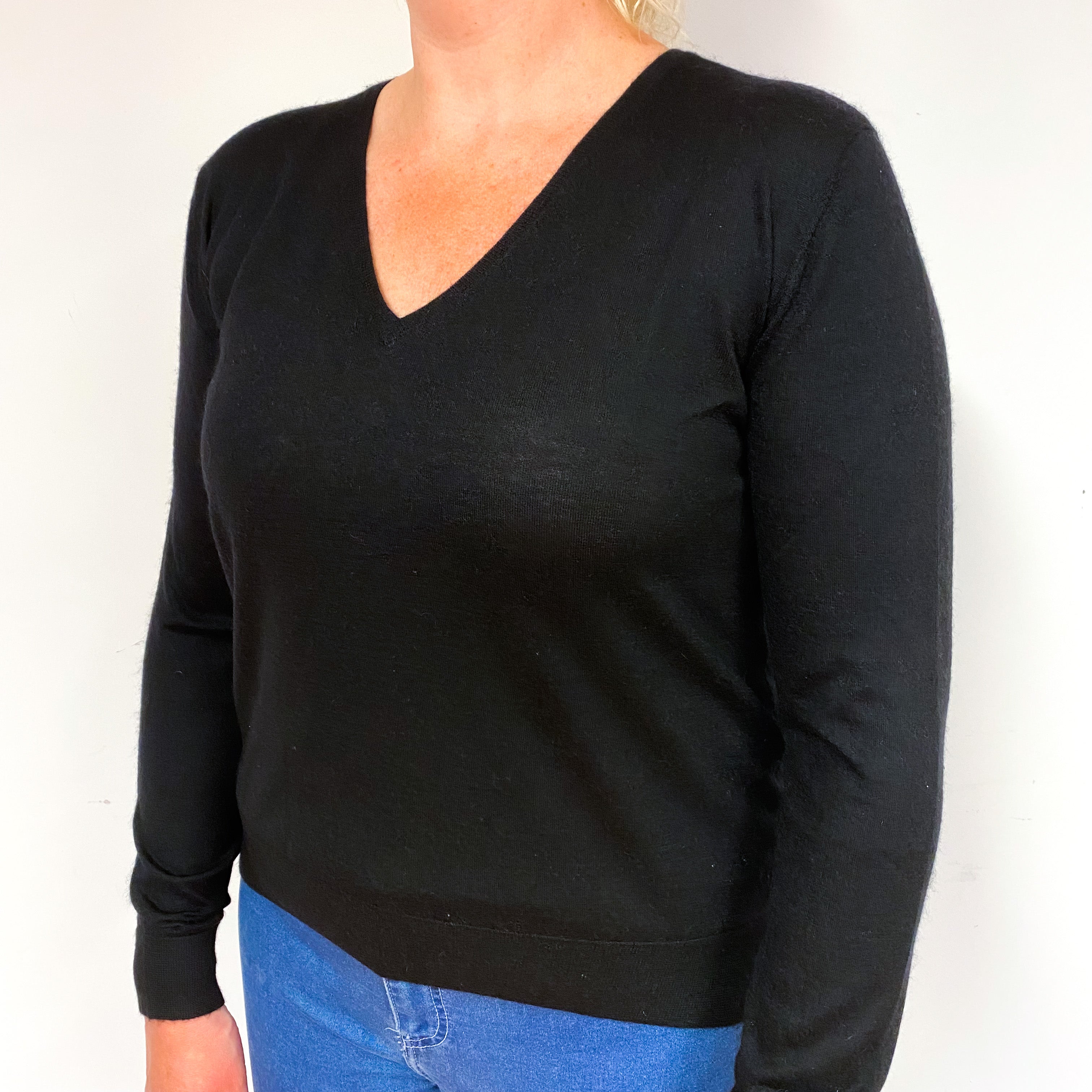 Black Fine Knit Cashmere V-Neck Jumper Large