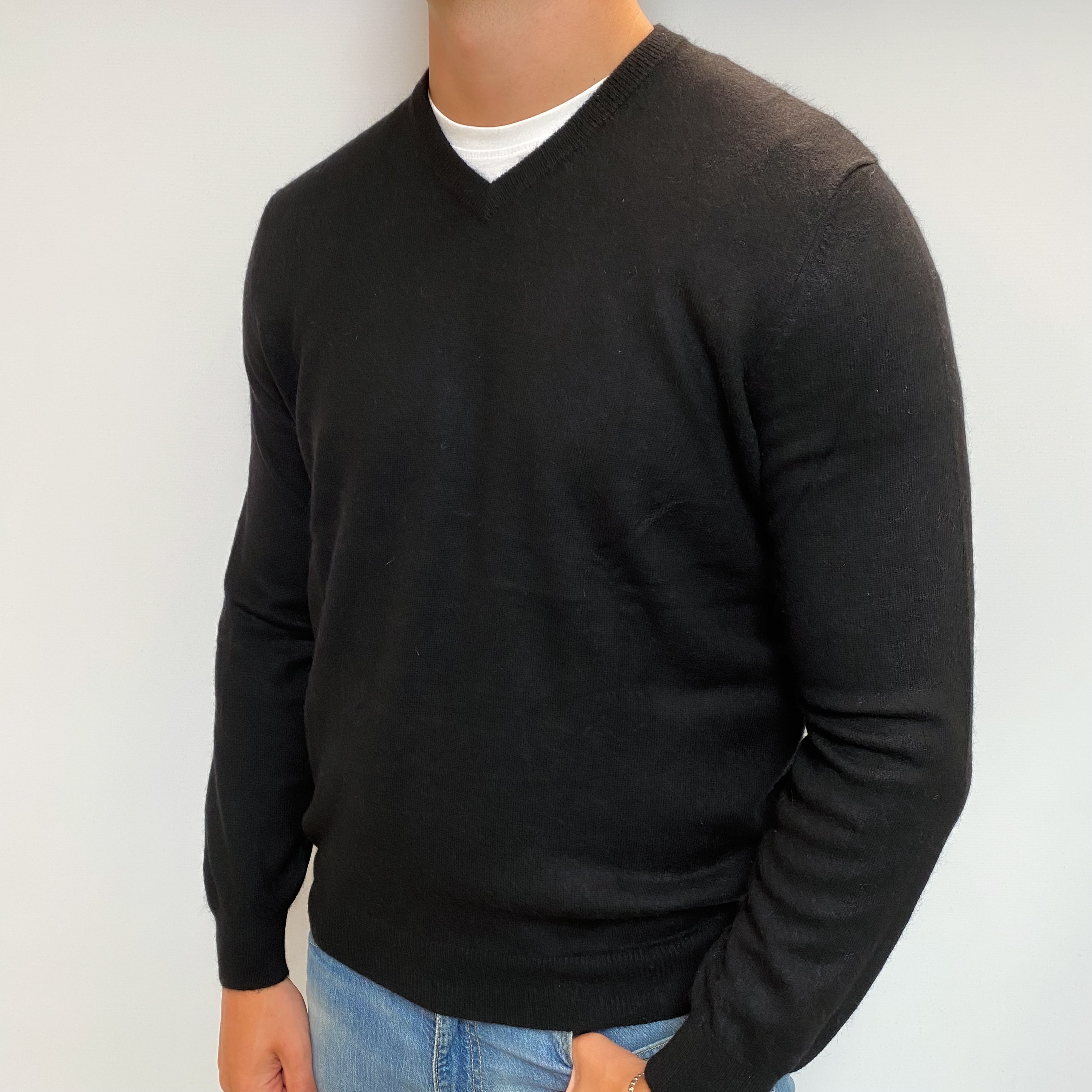 Men's Black Cashmere V Neck Jumper XL