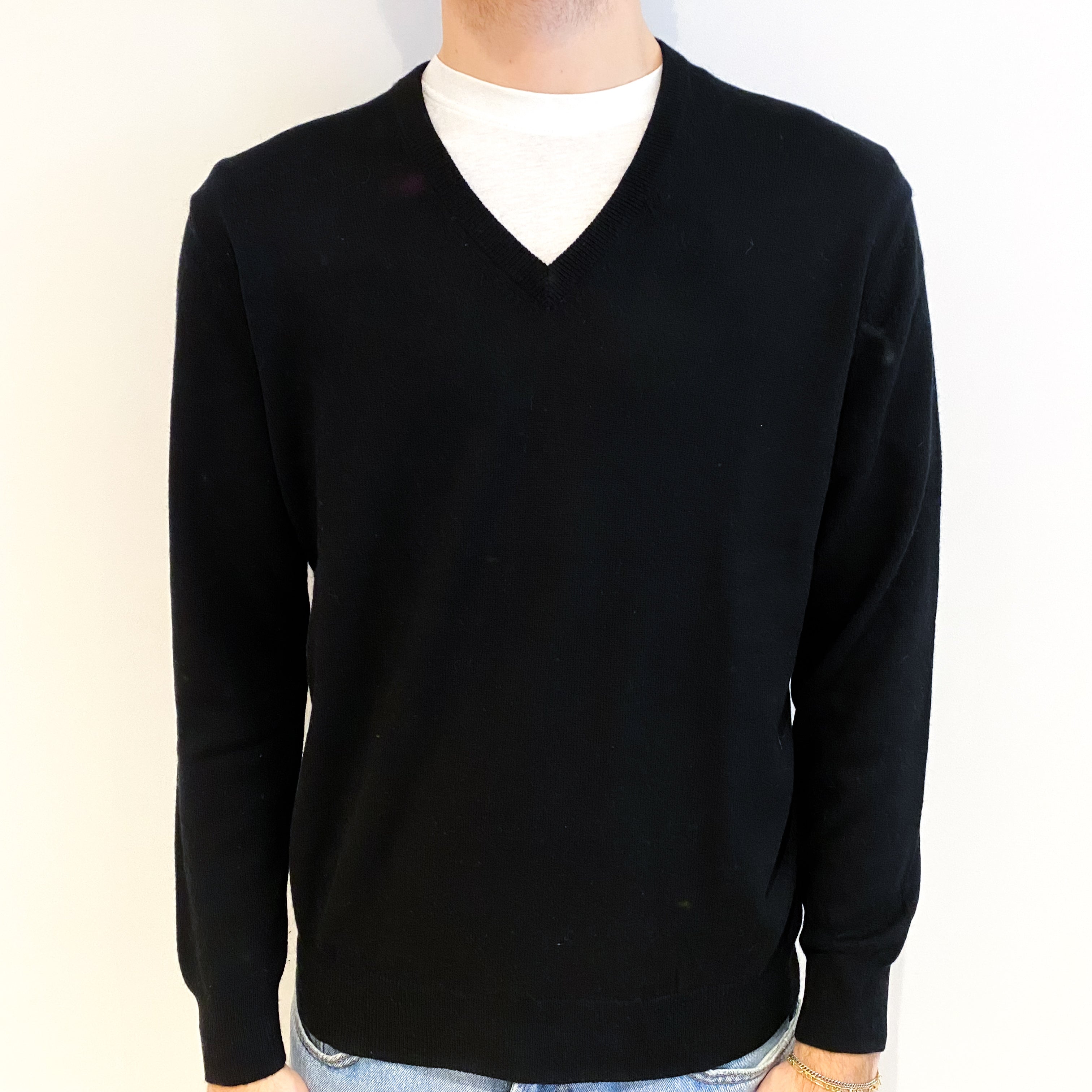 Men's Black Cashmere V Neck Jumper Large