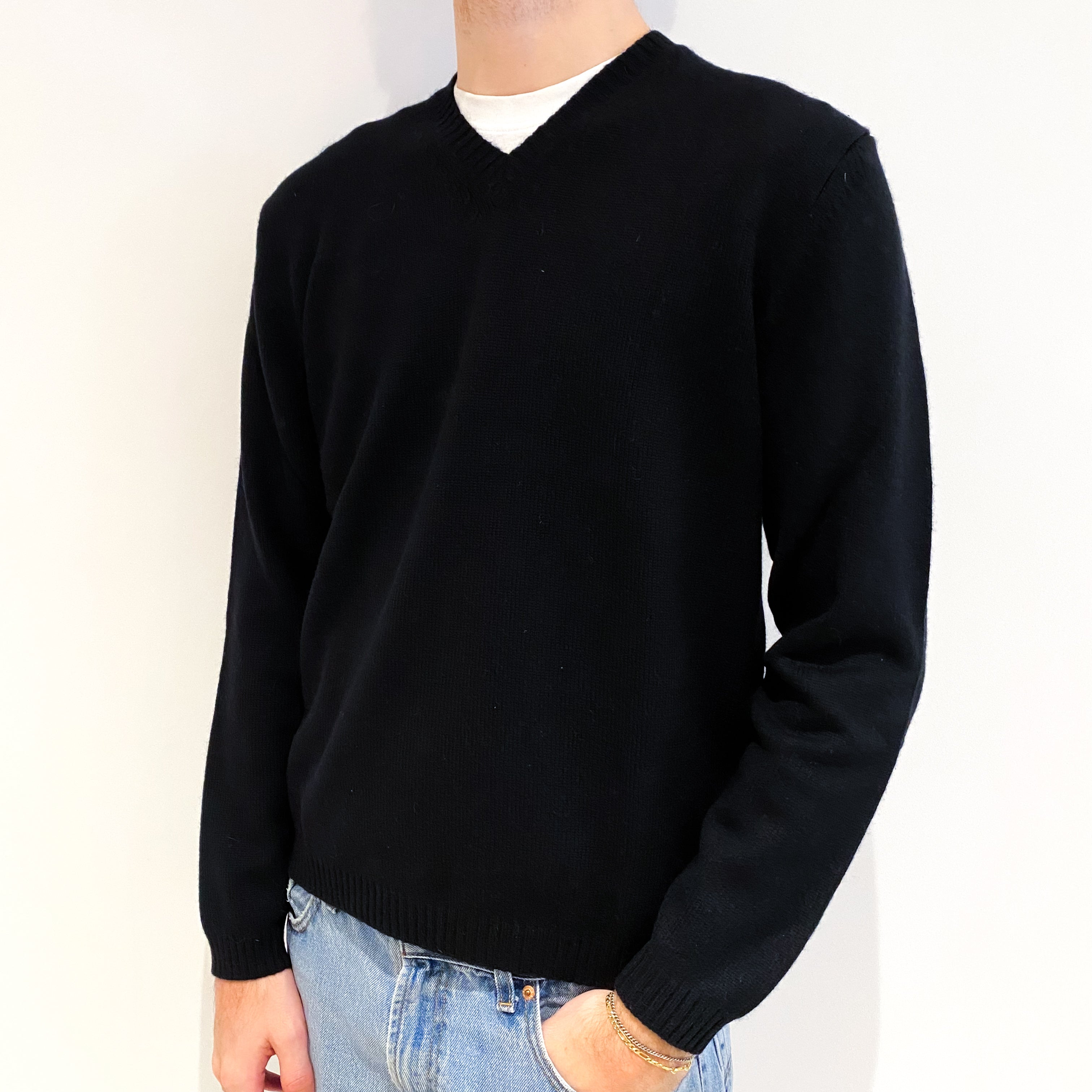 Men's Black Cashmere V Neck Jumper Medium