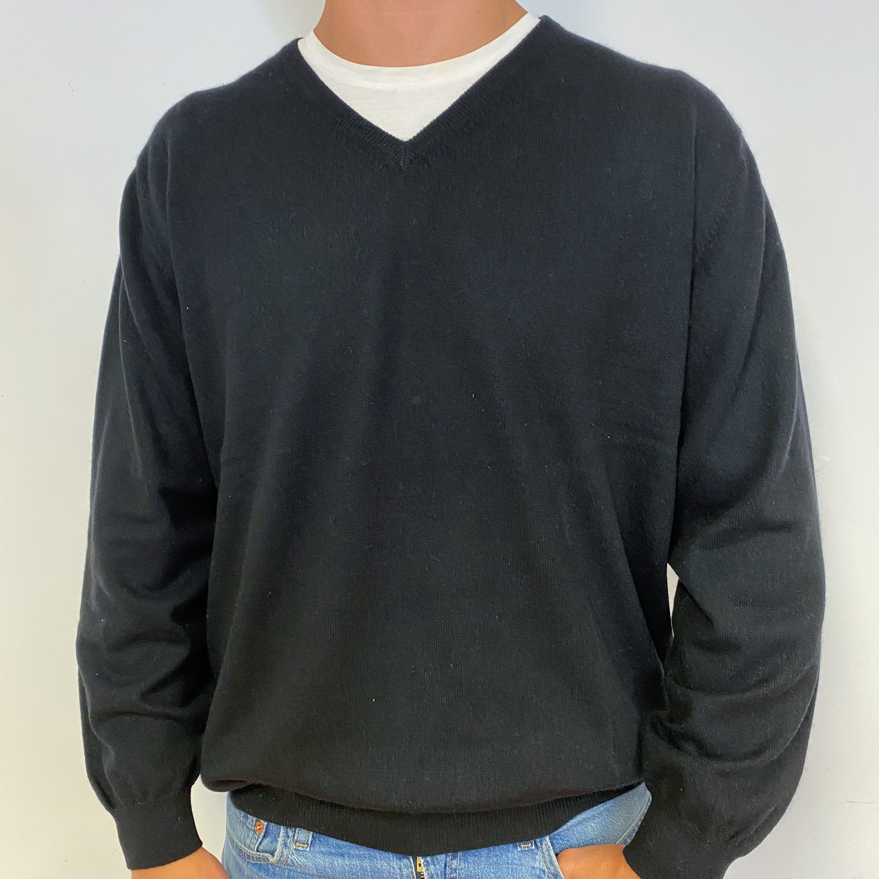 Men's Black Cashmere V-Neck Jumper