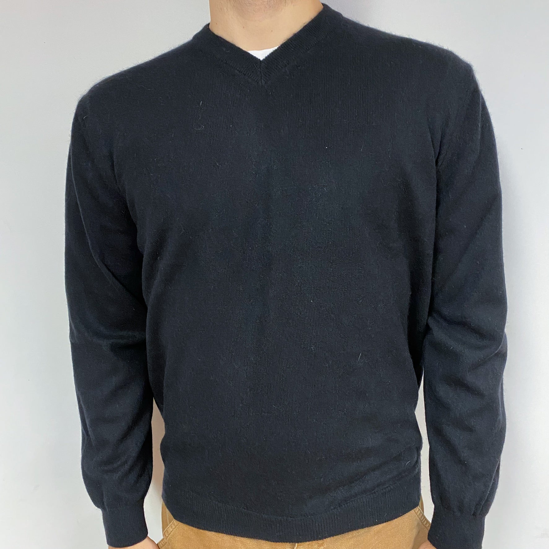 Men's Black Cashmere V-Neck Jumper Large