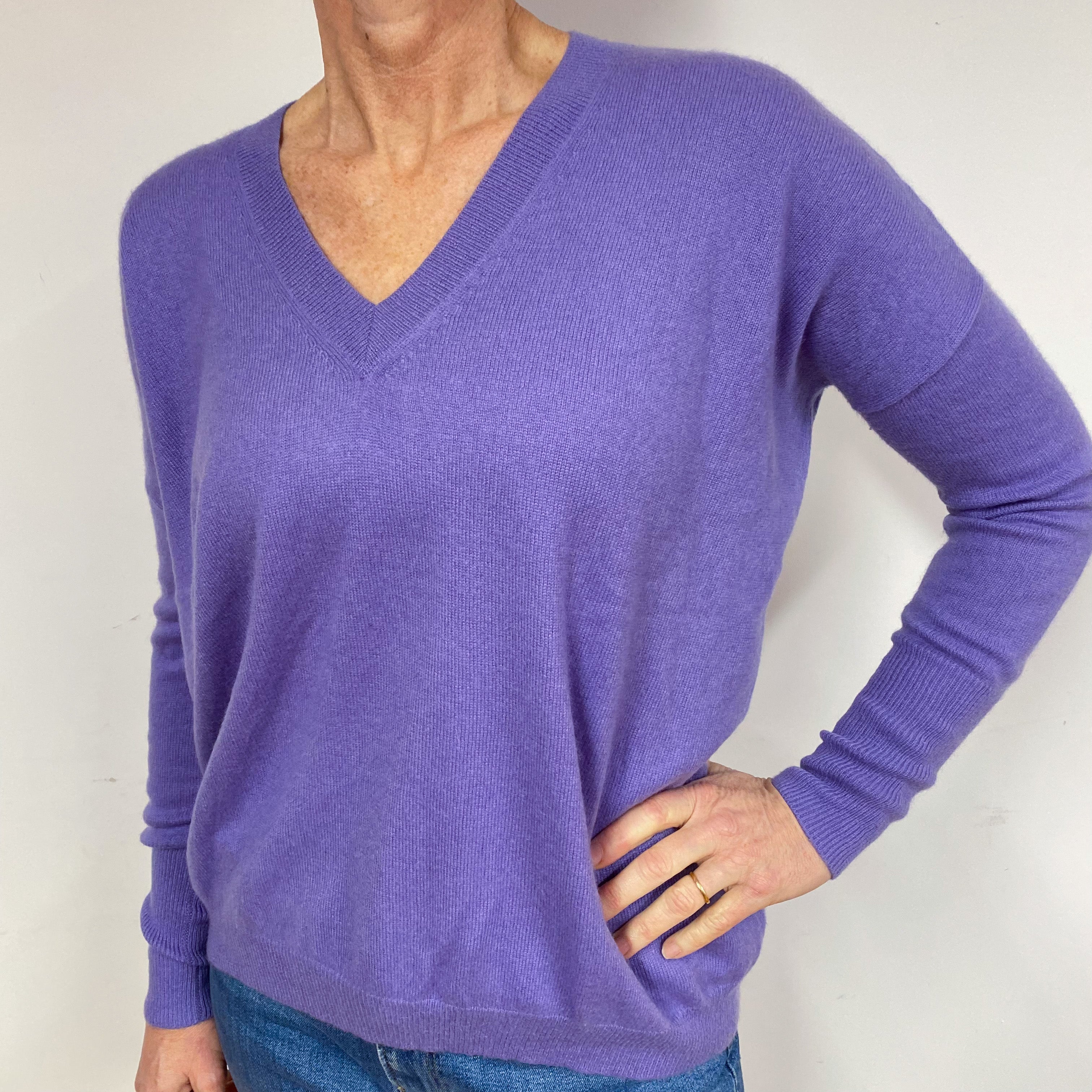 Italian Slouchy Purple Cashmere V-Neck Jumper Medium