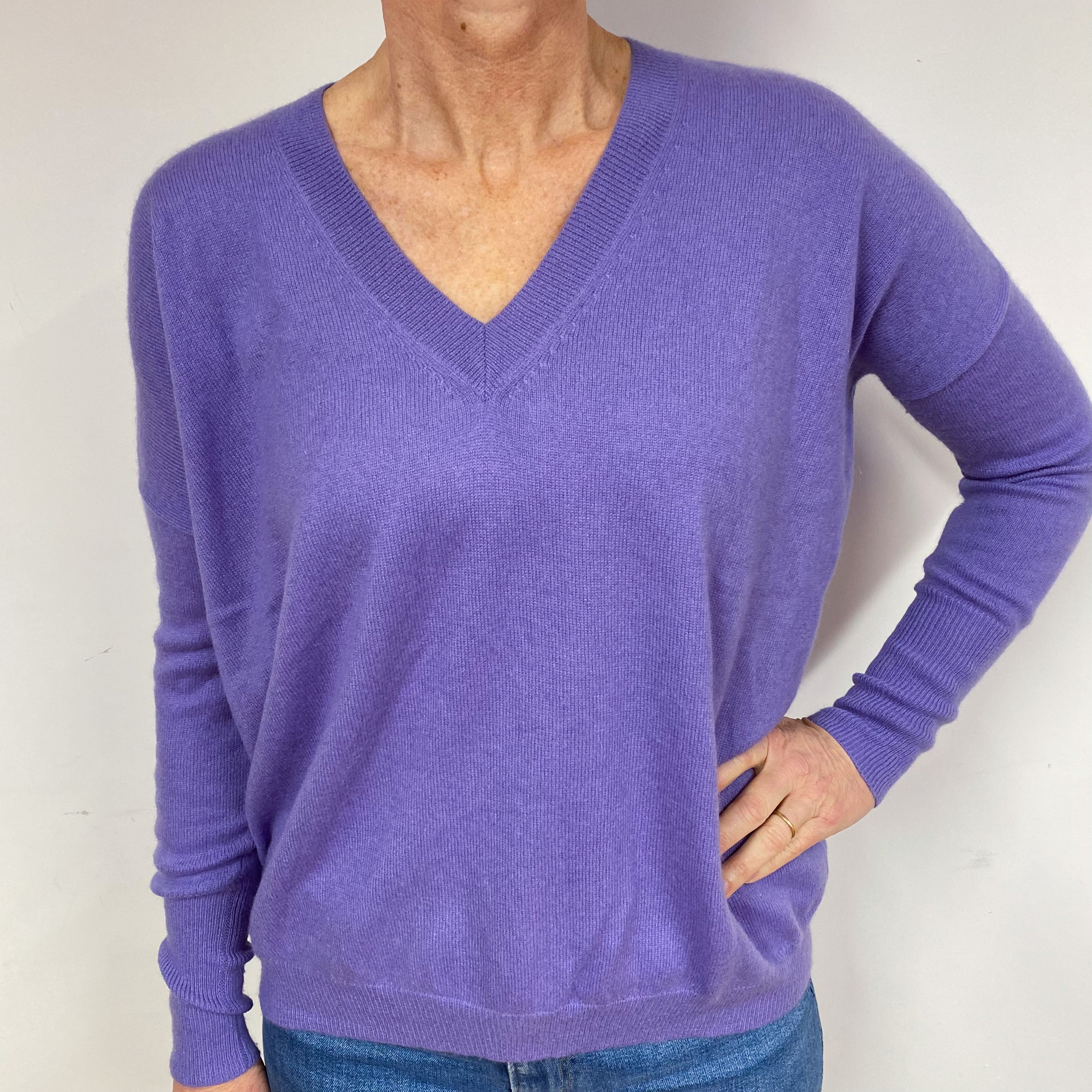 Italian Slouchy Purple Cashmere V-Neck Jumper Medium