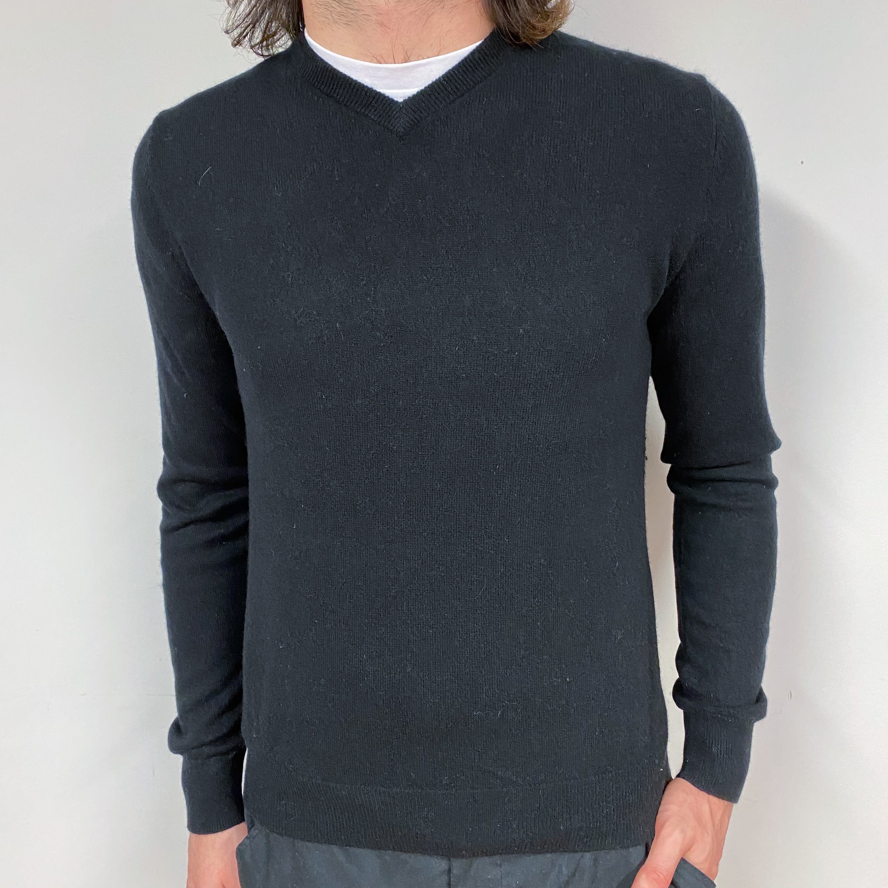 Men’s Black Cashmere V-Neck Jumper Small