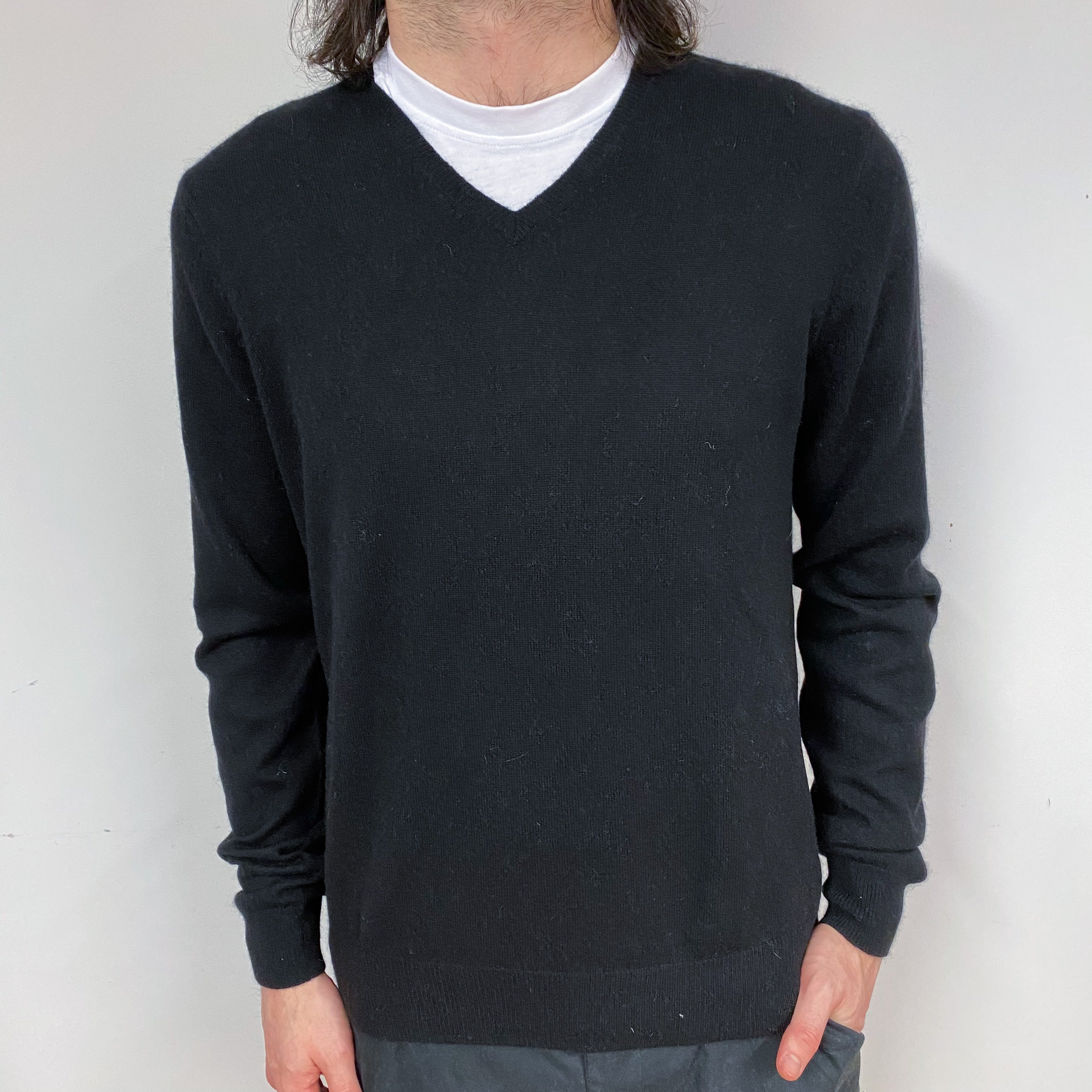 Men’s Black Cashmere V-Neck Jumper Small