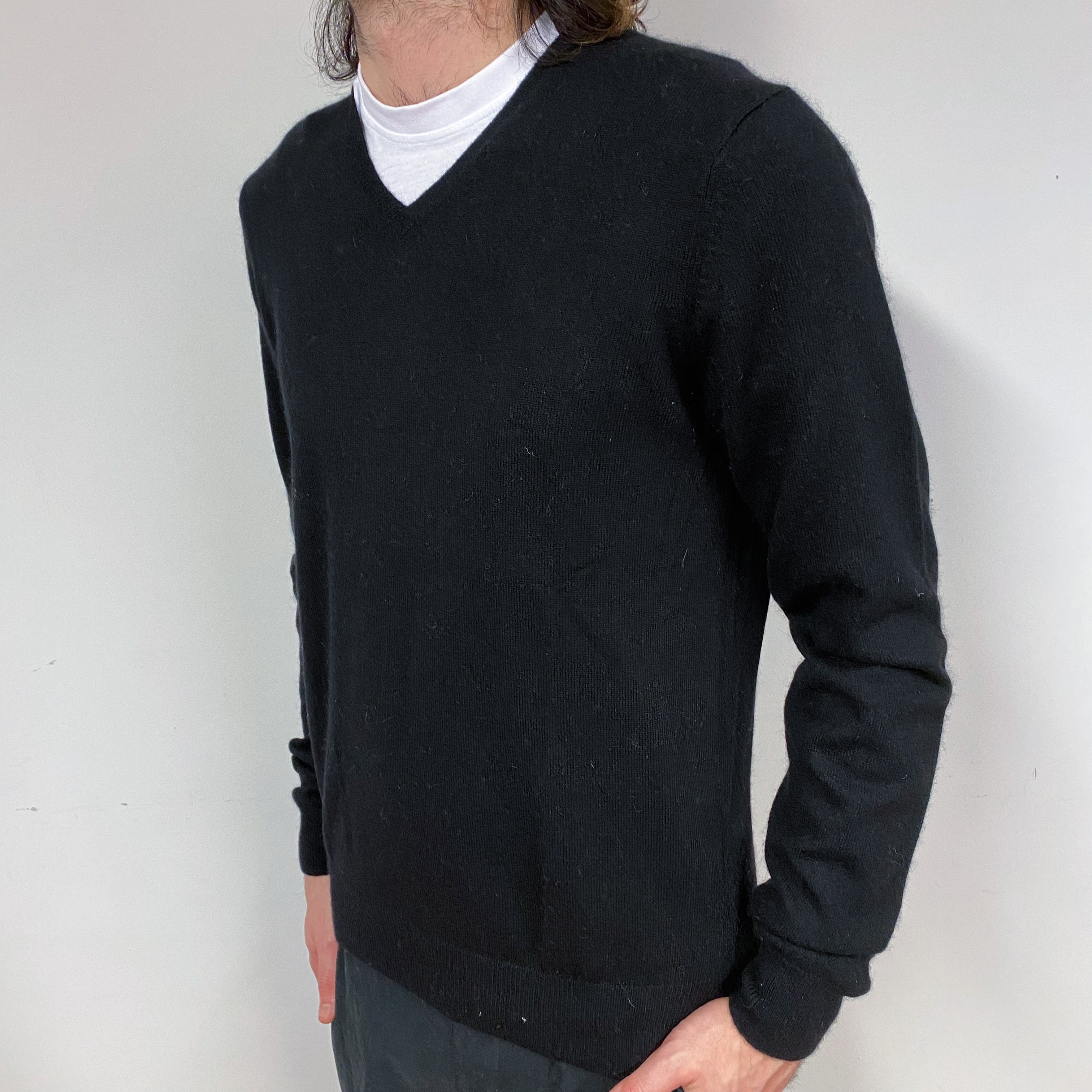 Men’s Black Cashmere V-Neck Jumper Small