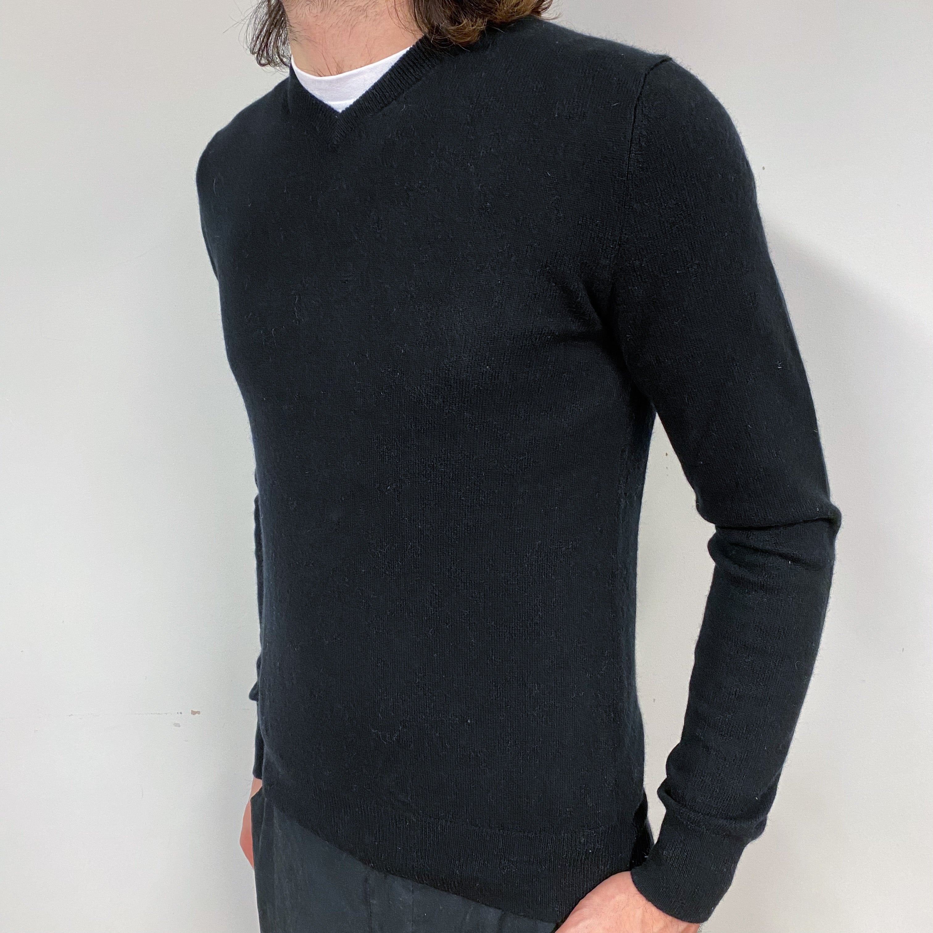 Men’s Black Cashmere V-Neck Jumper Small