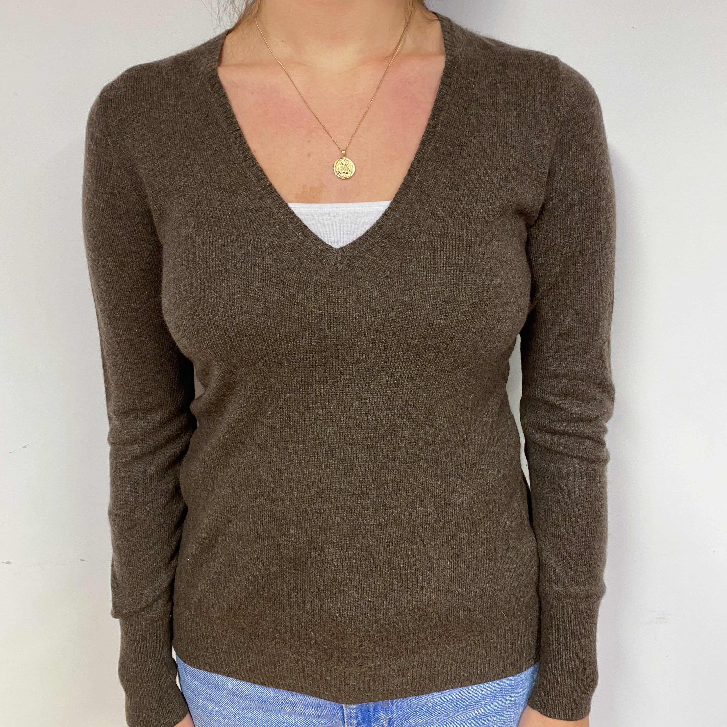 Mole Brown Cashmere V-Neck Jumper Small – NEARLY NEW CASHMERE CO.