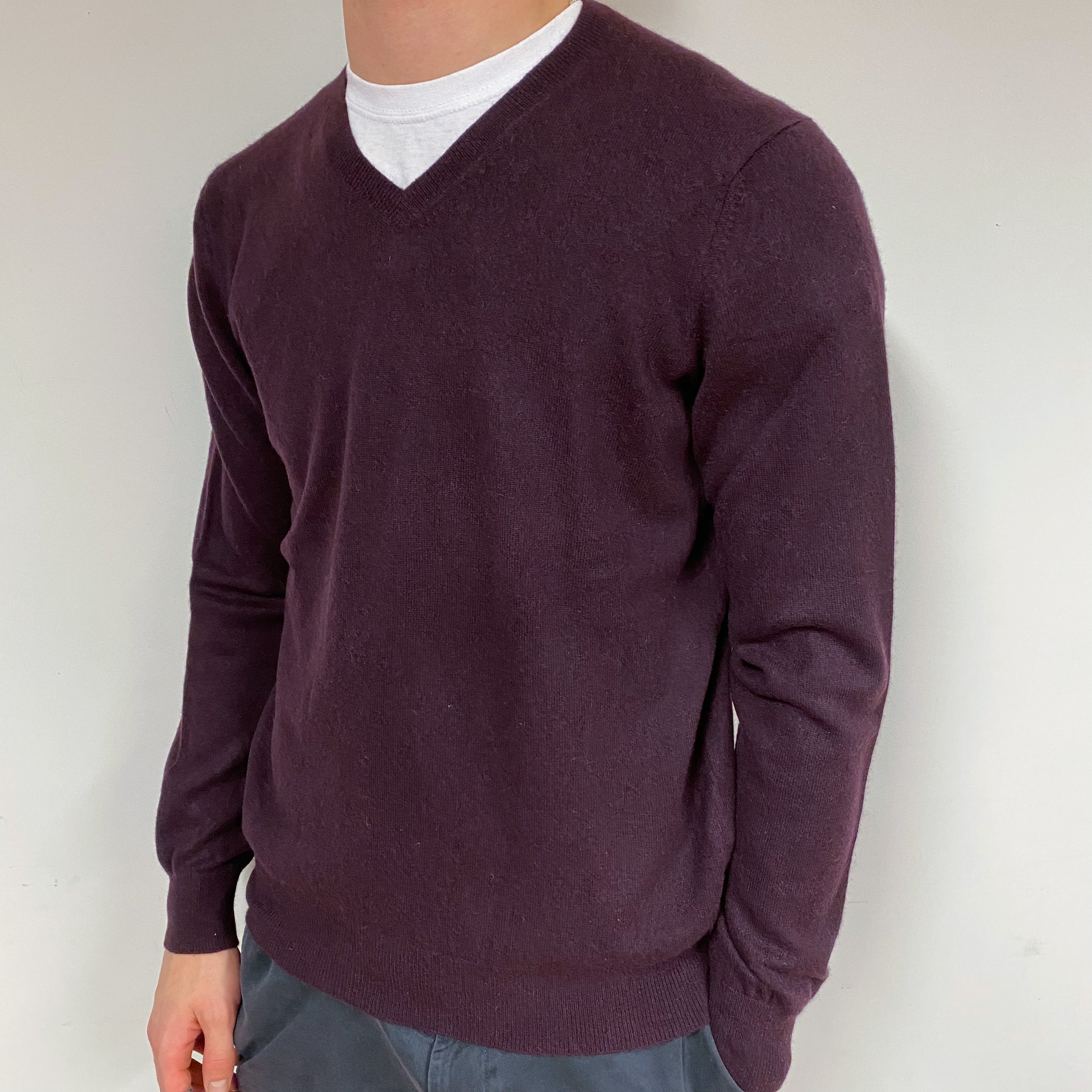 Men's Aubergine Cashmere V-Neck Jumper Large