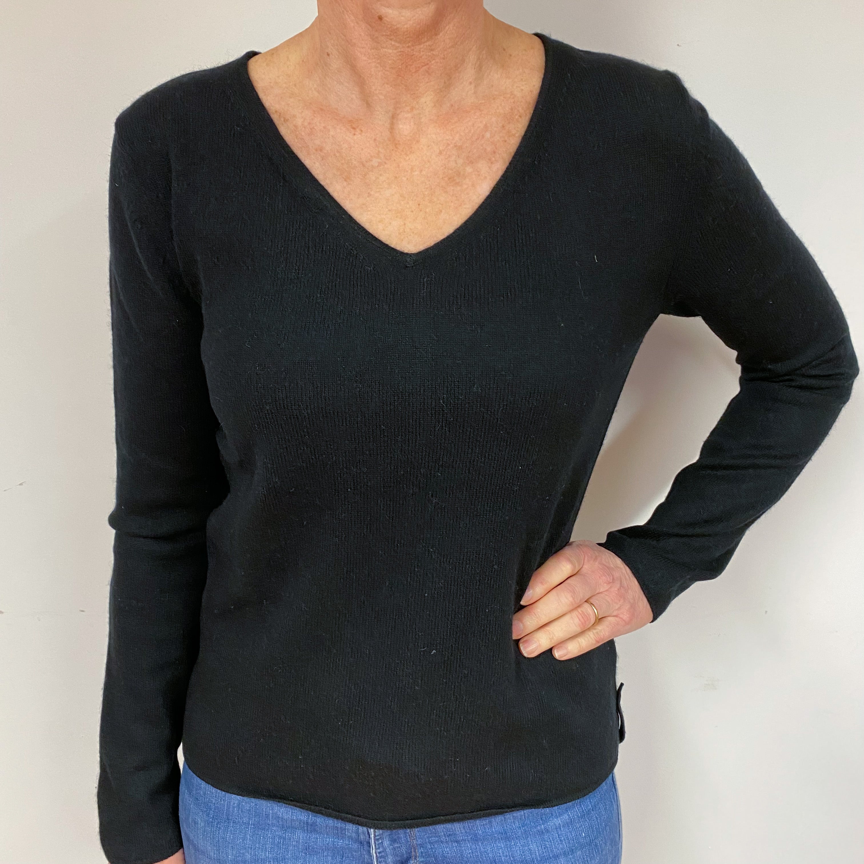 Black Cashmere V-Neck Jumper Medium – NEARLY NEW CASHMERE CO.